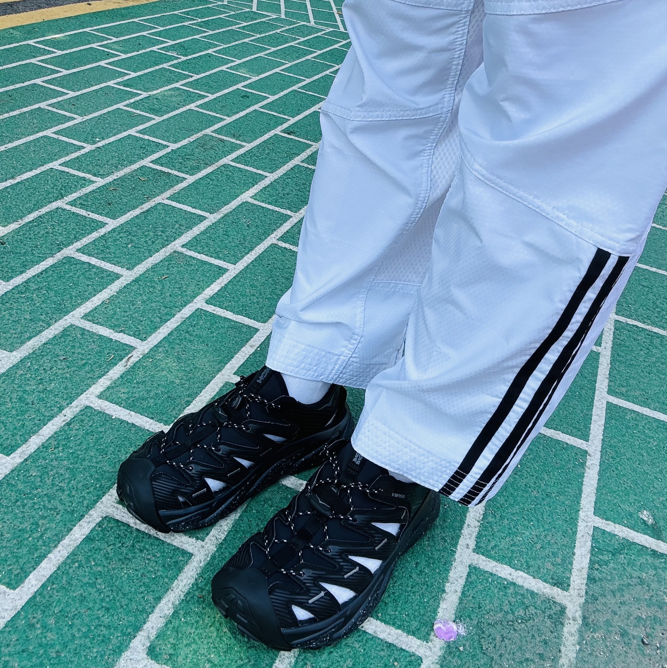 Hoka Hopara Black Castle Rock 착용 스타일 - 1