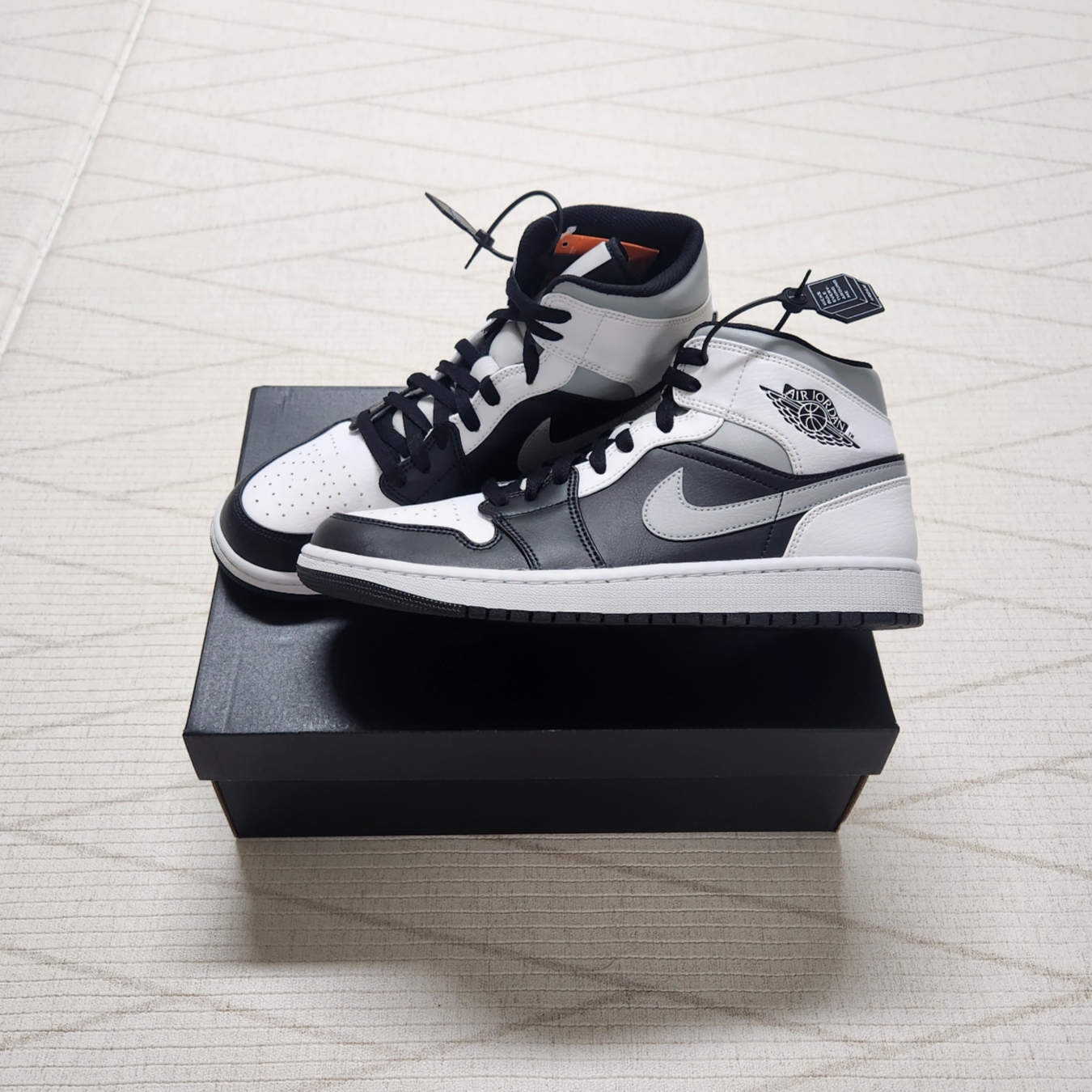 Jordan 1 Mid White Shadow 착용 스타일 - 2