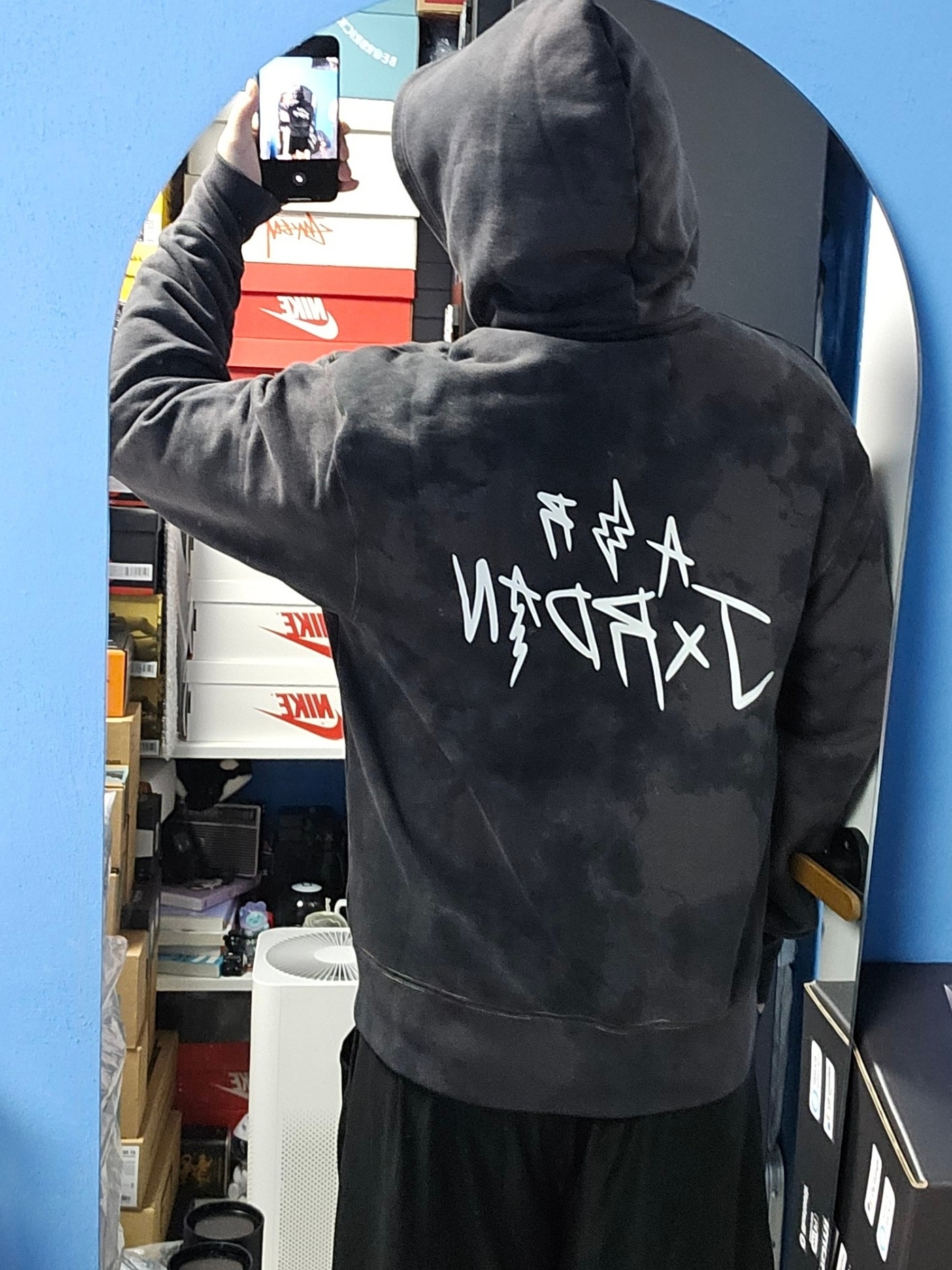 Jordan x J Balvin Hoodie Black - Asia 착용 스타일 - 2
