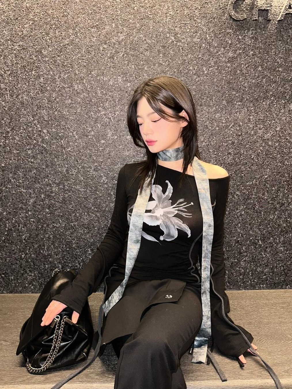 Elfelfelf Archives Women Lily Scarf Top Black, Elfelfelf Archives Women Lily Scarf Top Ivory 착용 스타일
