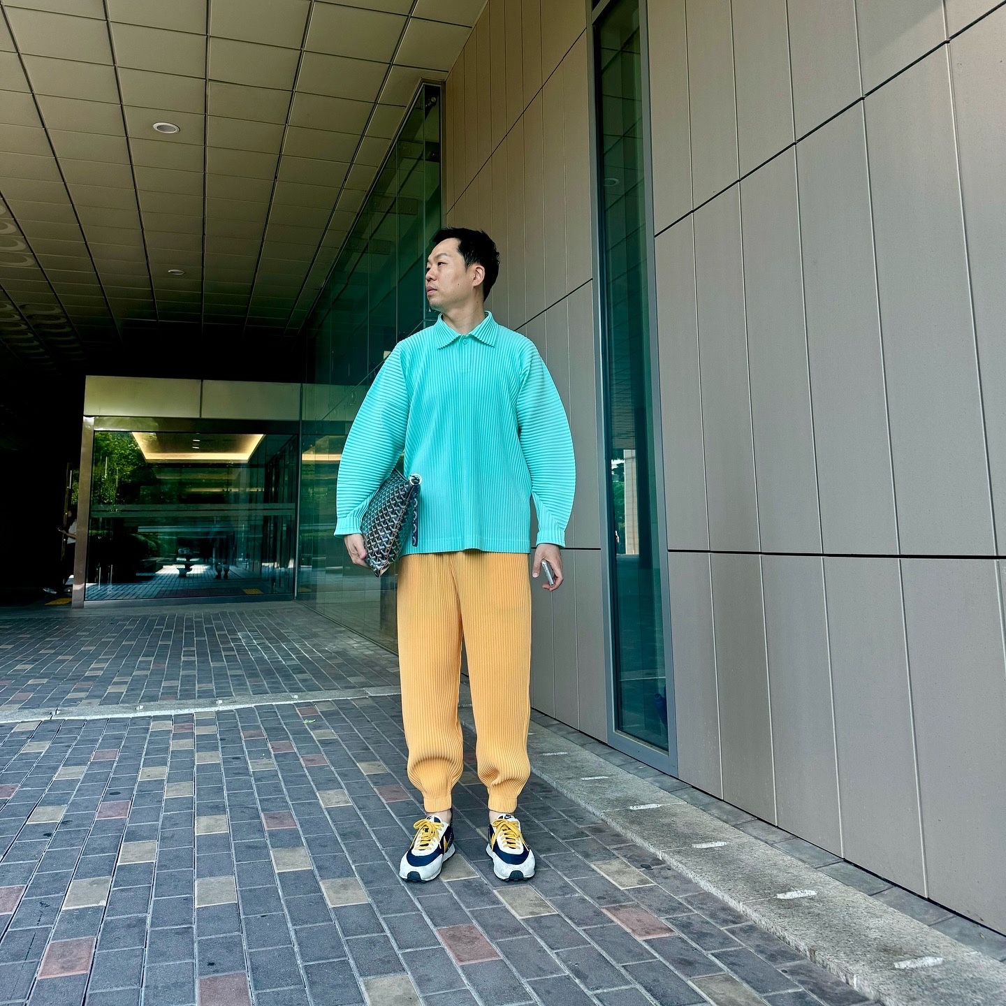 (W) Nike x Undercover Daybreak Obsidian, Homme Plisse Issey Miyake Basics Straight Pants Light Gray 착용 스타일 - 3