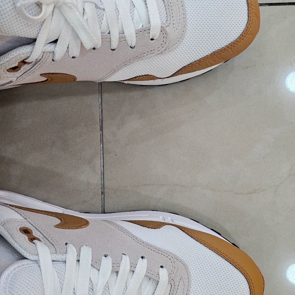 Nike Air Max 1 Bronze 착용 스타일