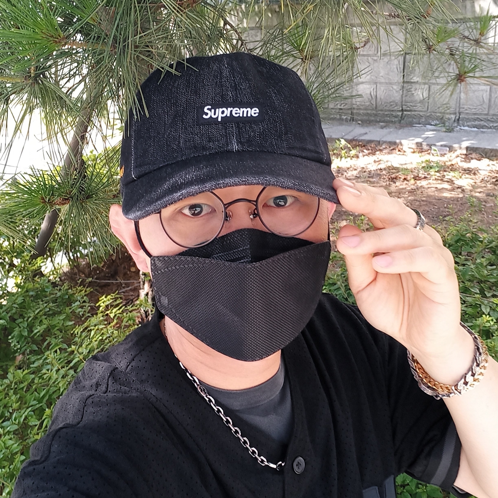 Supreme Cordura Denim Small Box 6-Panel Black - 24SS, Supreme Ultrasuede Mesh Baseball Jersey Black - 24SS 착용 스타일 - 1