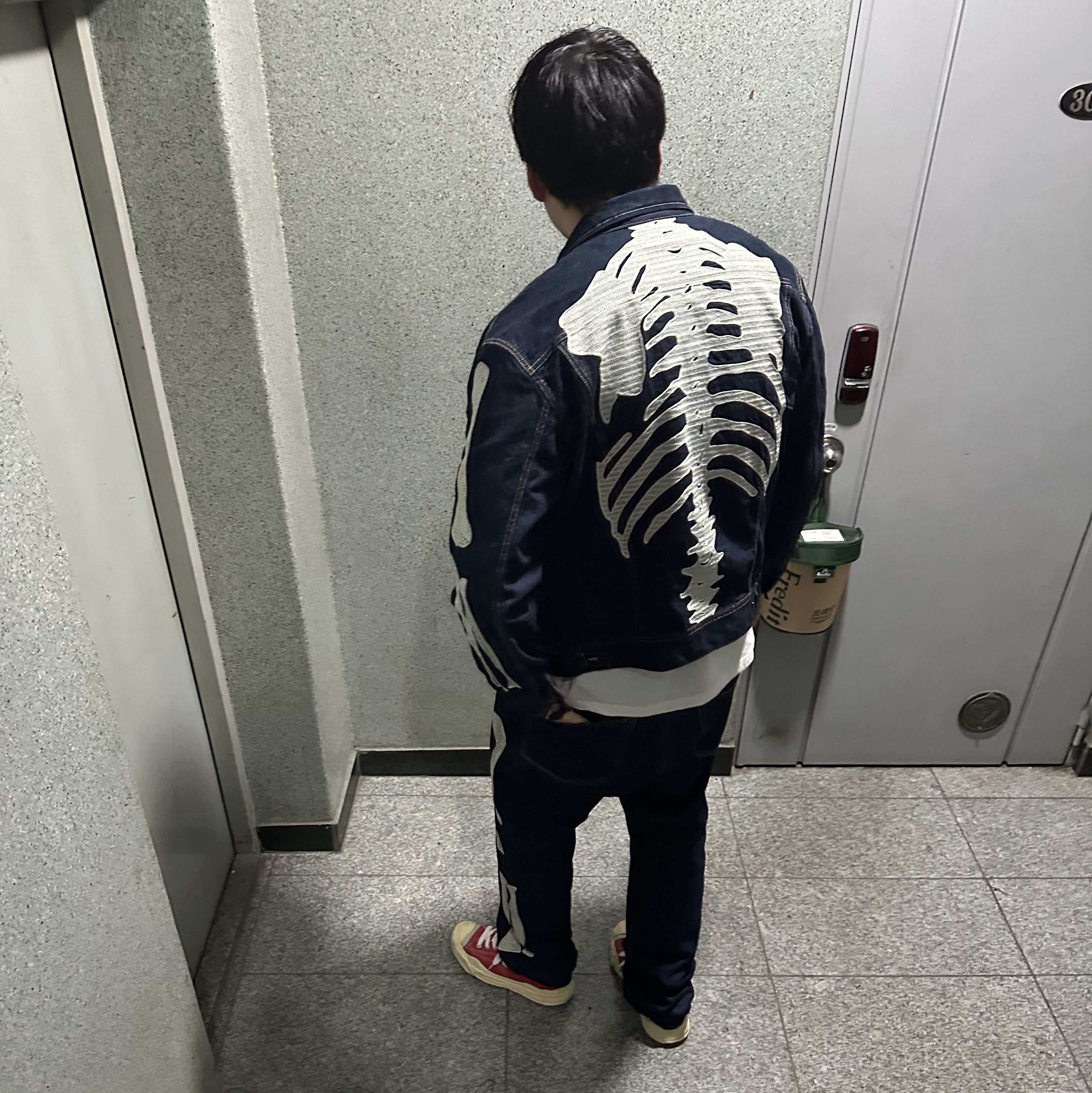 Kapital 11.5 oz. Denim Mexican Tuxedo Westerner Bone Jacket Indigo, Kapital 12.5 oz. Denim Mexican Tuxedo 5P Okagilly Pants Indigo 착용 스타일 - 1