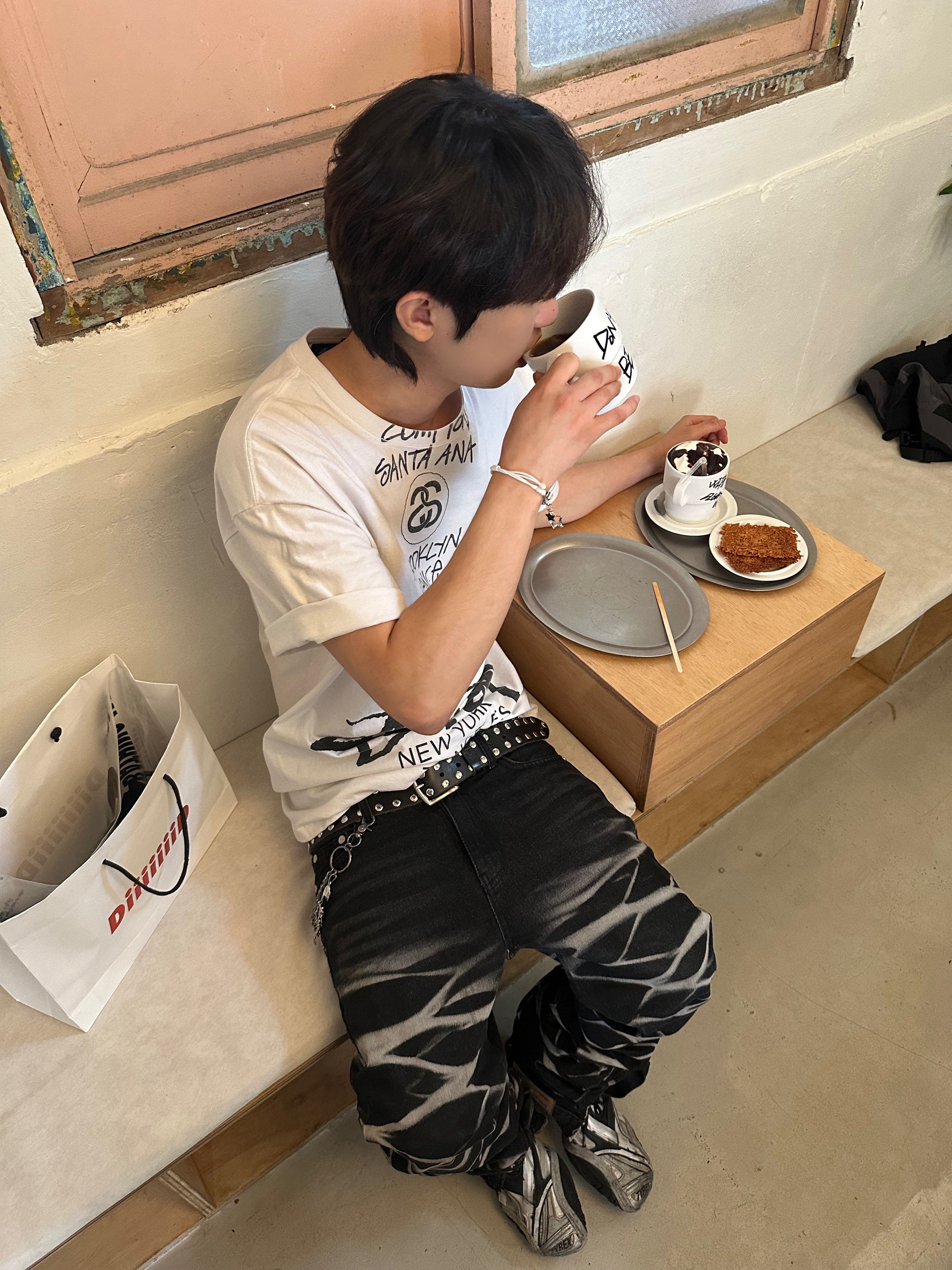 Stussy x Takahiromiyashita The Soloist 40 WT T-Shirt, Stussy 8 Ball Studded Belt Black 착용 스타일 - 1