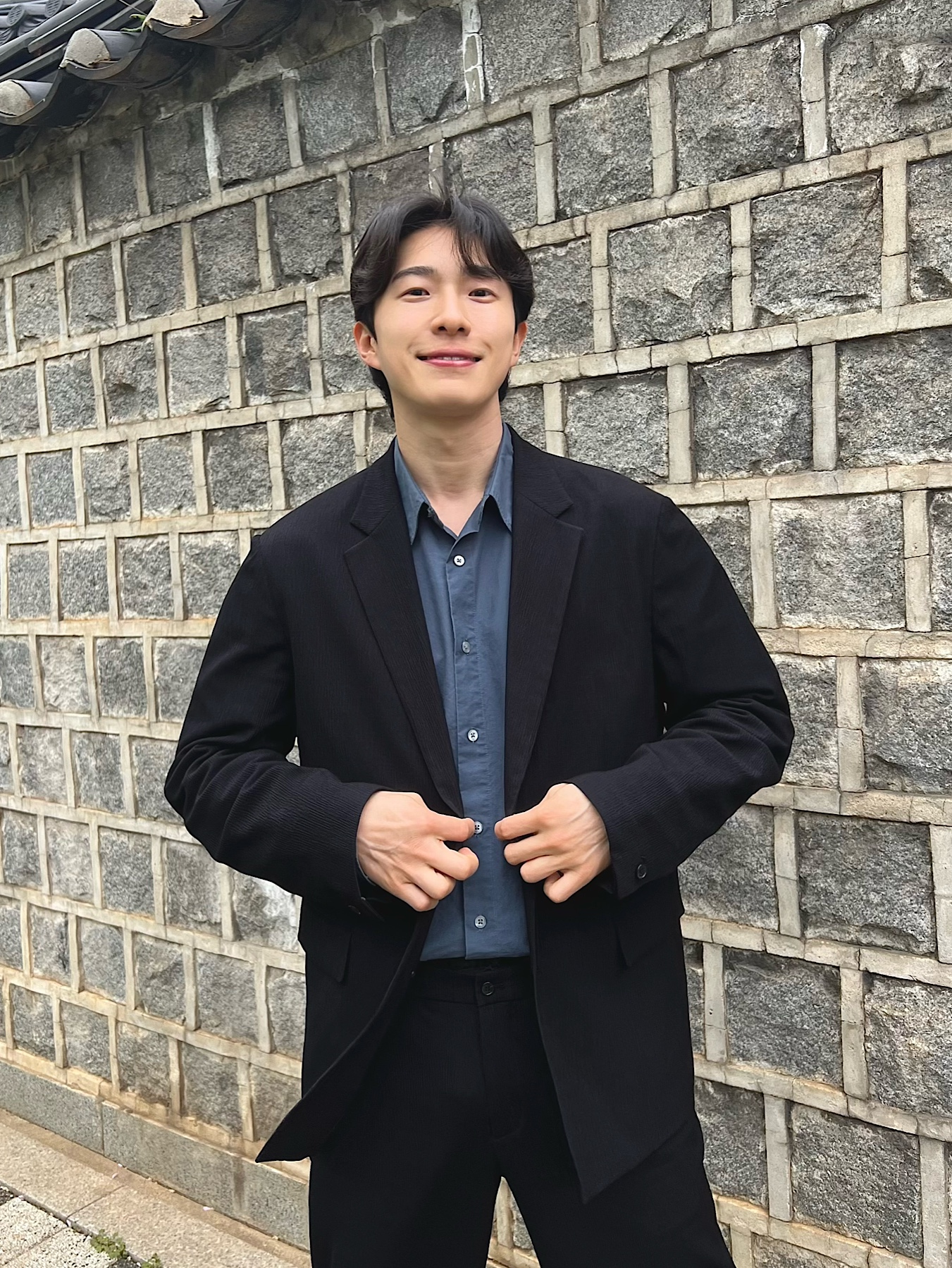 TNGT Kinoshita Seersucker Unconstructed Set-up Jacket Black 착용 스타일 - 1