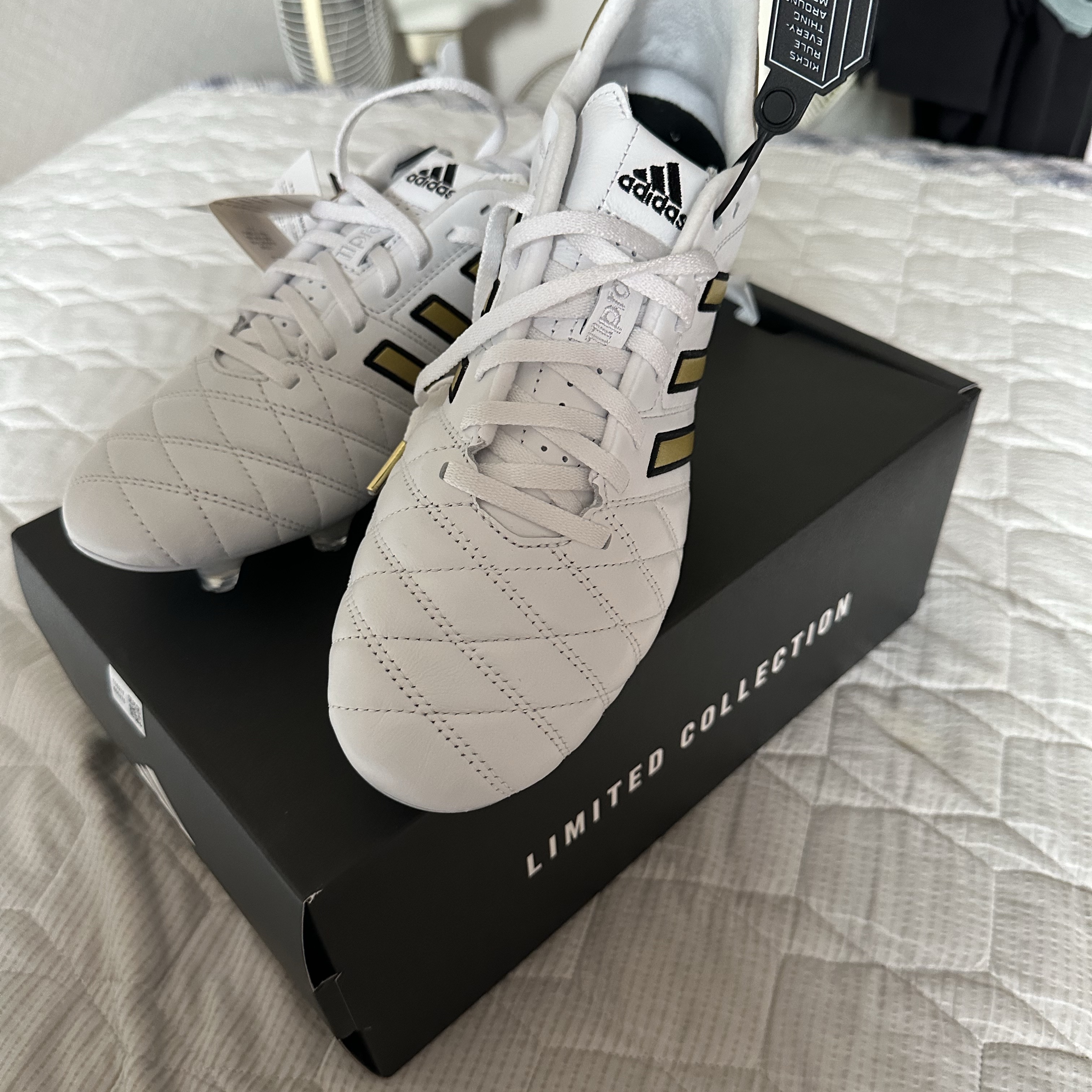 Adidas 11Pro Toni Kroos FG Cloud White Gold Metallic 착용 스타일
