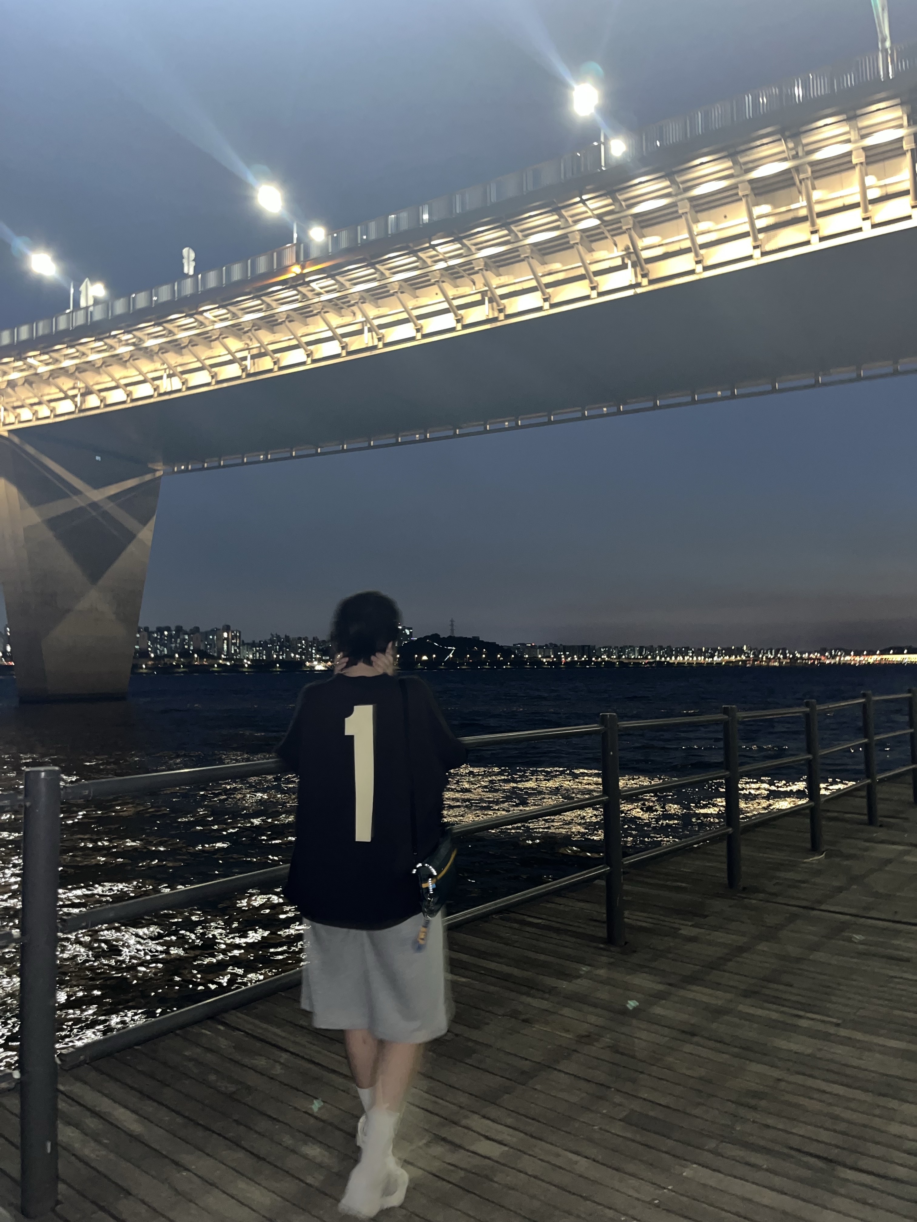 Yeezy One Box T-Shirt Black 착용 스타일