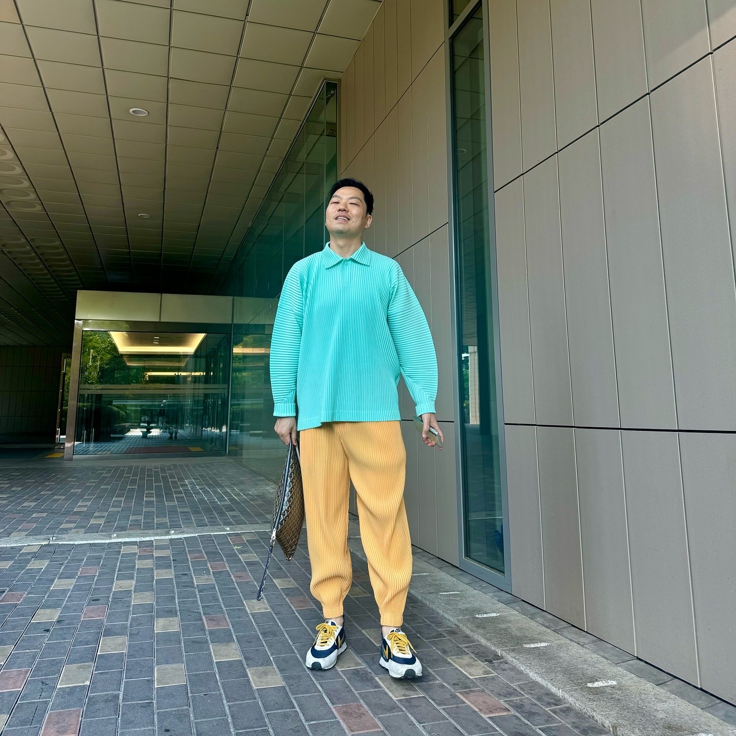 (W) Nike x Undercover Daybreak Obsidian, Homme Plisse Issey Miyake Basics Straight Pants Light Gray 착용 스타일 - 1