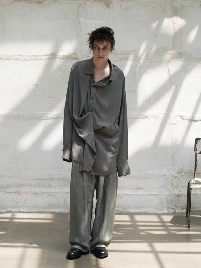 Ziggy Chen Deconstructed Long Shirt Grey 착용 스타일