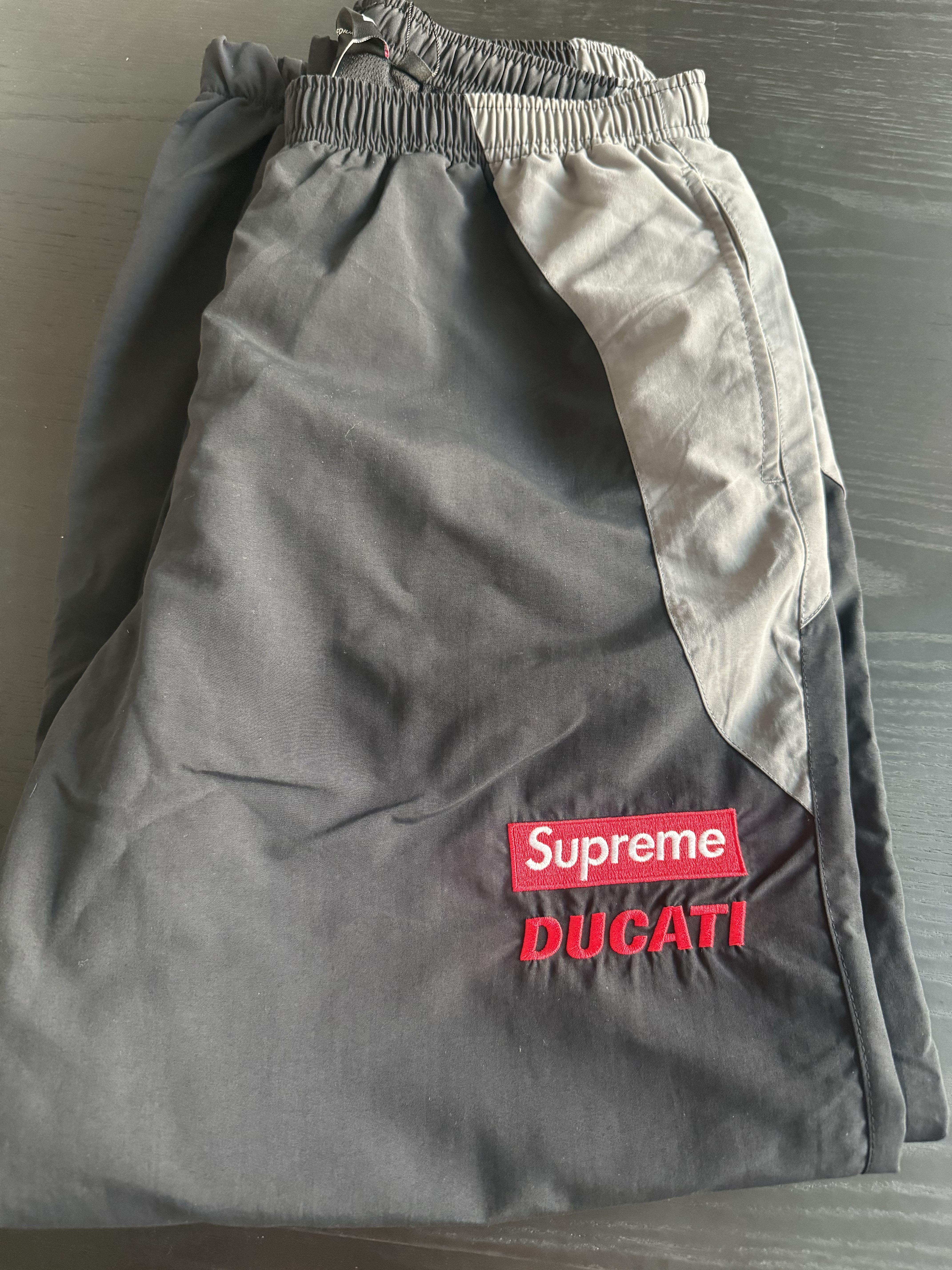Supreme x Ducati Track Pants Black - 24SS 착용 스타일