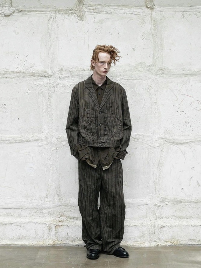 Ziggy Chen Cropped Wrinkle Pleats Jacket Brown, Ziggy Chen Layered Wrinkled Effect Shirt Brown 착용 스타일 - 2