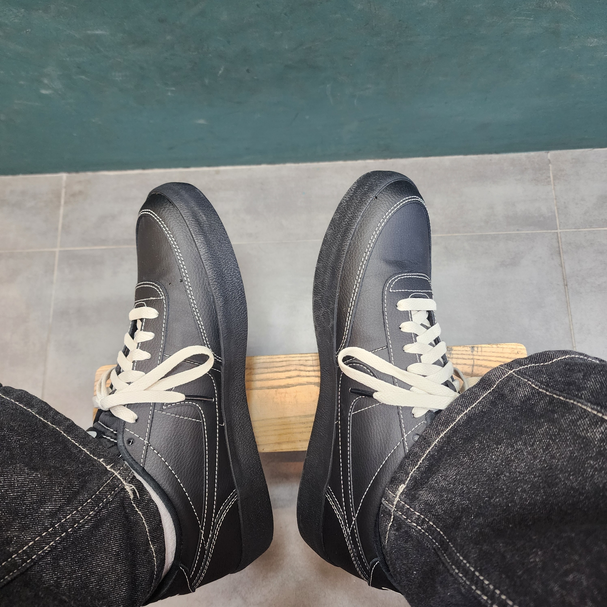 Nike Killshot 2 Black Phantom 착용 스타일 - 1
