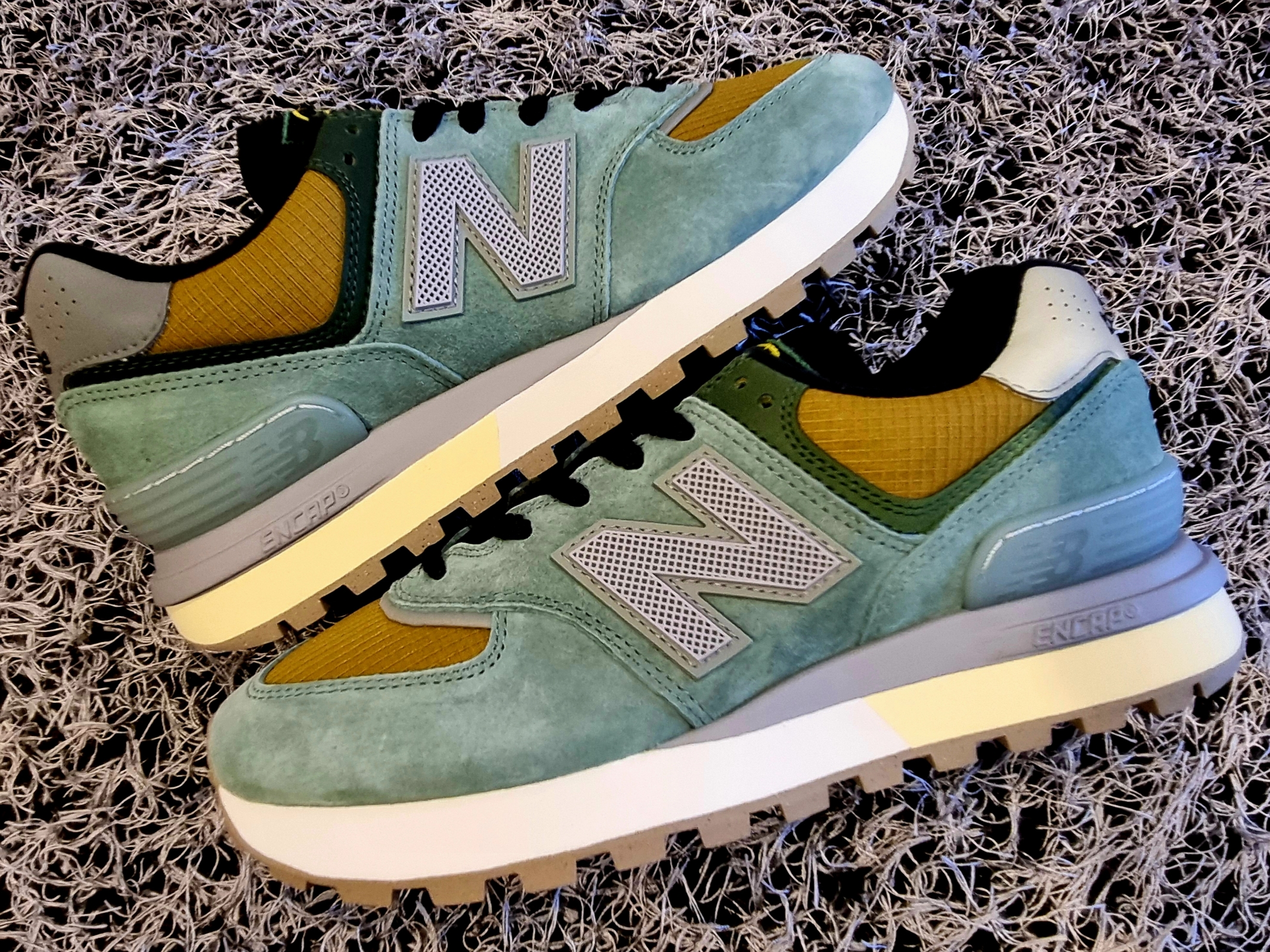 New Balance x Stone Island 574 Legacy Light Green 착용 스타일 - 2