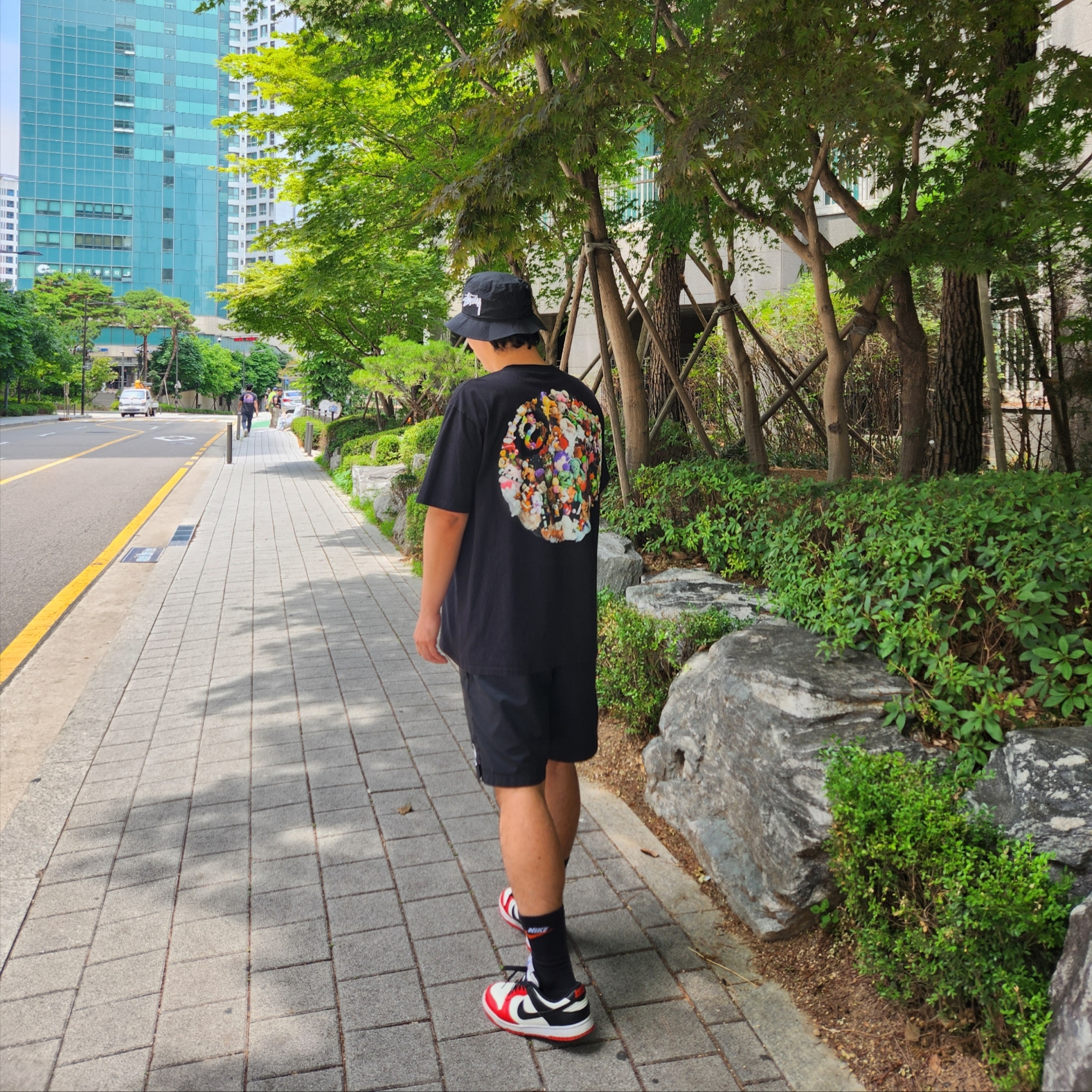 Nike x Stussy Bucket Hat Black, Stussy Plush T-Shirt Black 착용 스타일 - 1
