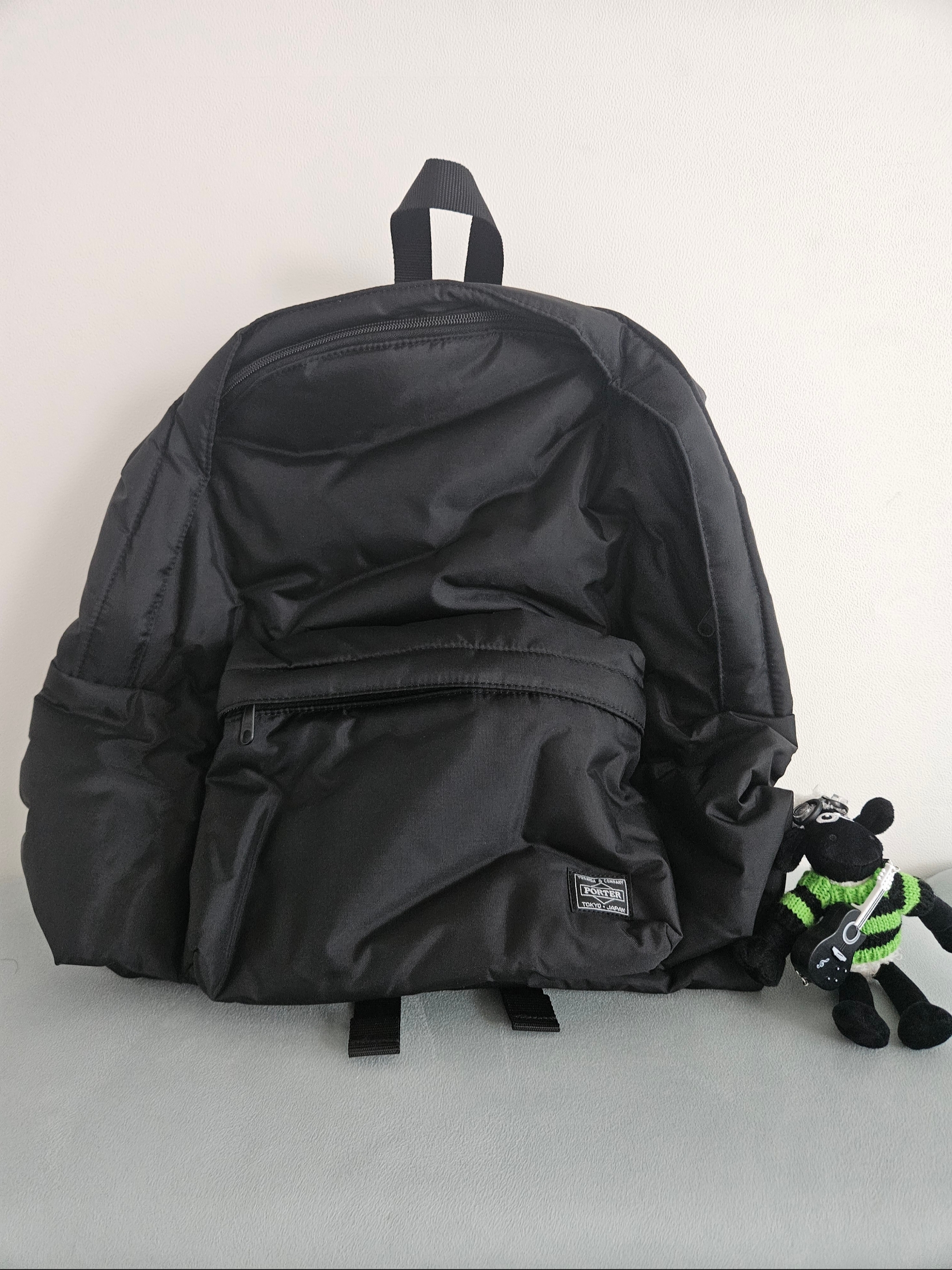 Porter x Comme des Garcons Backpack L Black 착용 스타일