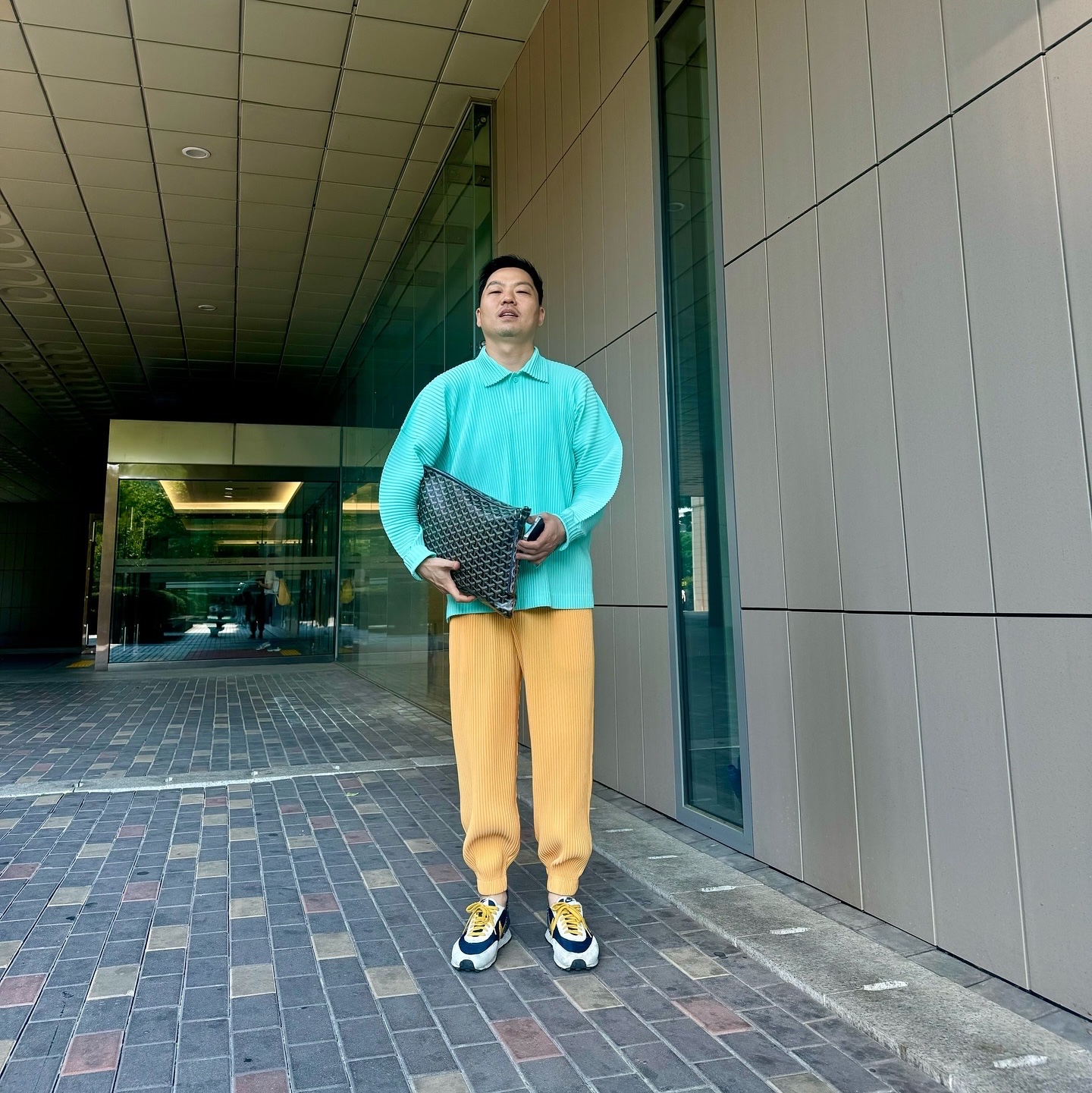 (W) Nike x Undercover Daybreak Obsidian, Homme Plisse Issey Miyake Basics Straight Pants Light Gray 착용 스타일 - 4