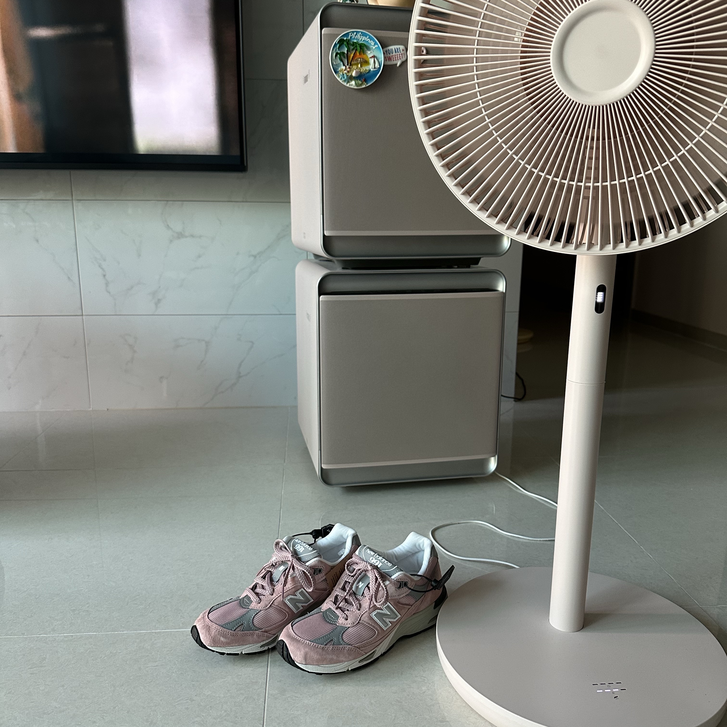 (W) New Balance 991 Made in UK Shy Pink 착용 스타일