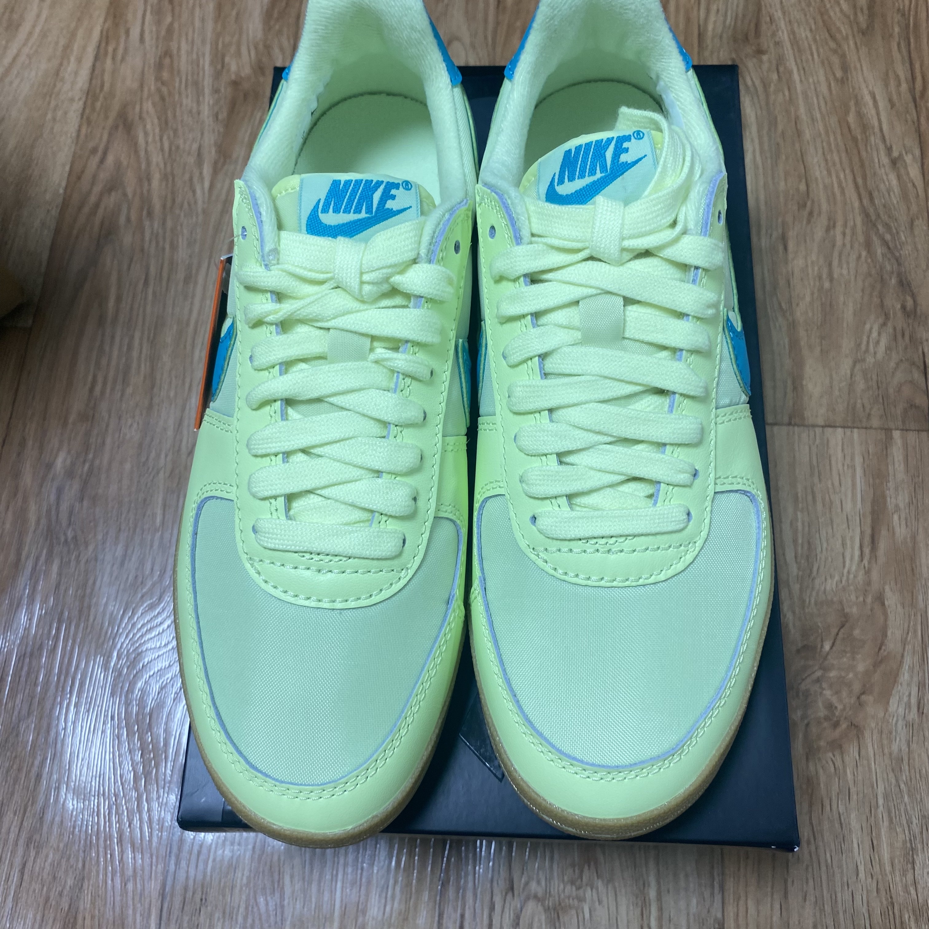 Nike Field General 82 Barely Volt and Dusty Cactus 착용 스타일 - 1