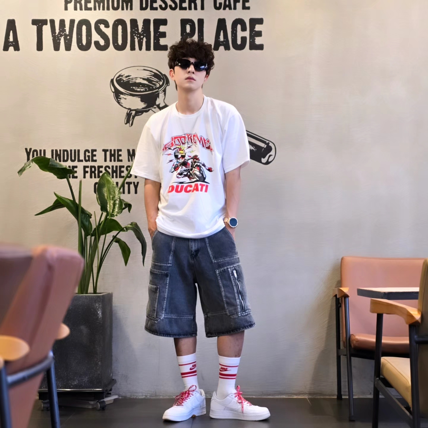 Supreme x Ducati Bike T-Shirt White - 24SS, Nike x Supreme Air Force 1 Low White 착용 스타일 - 3
