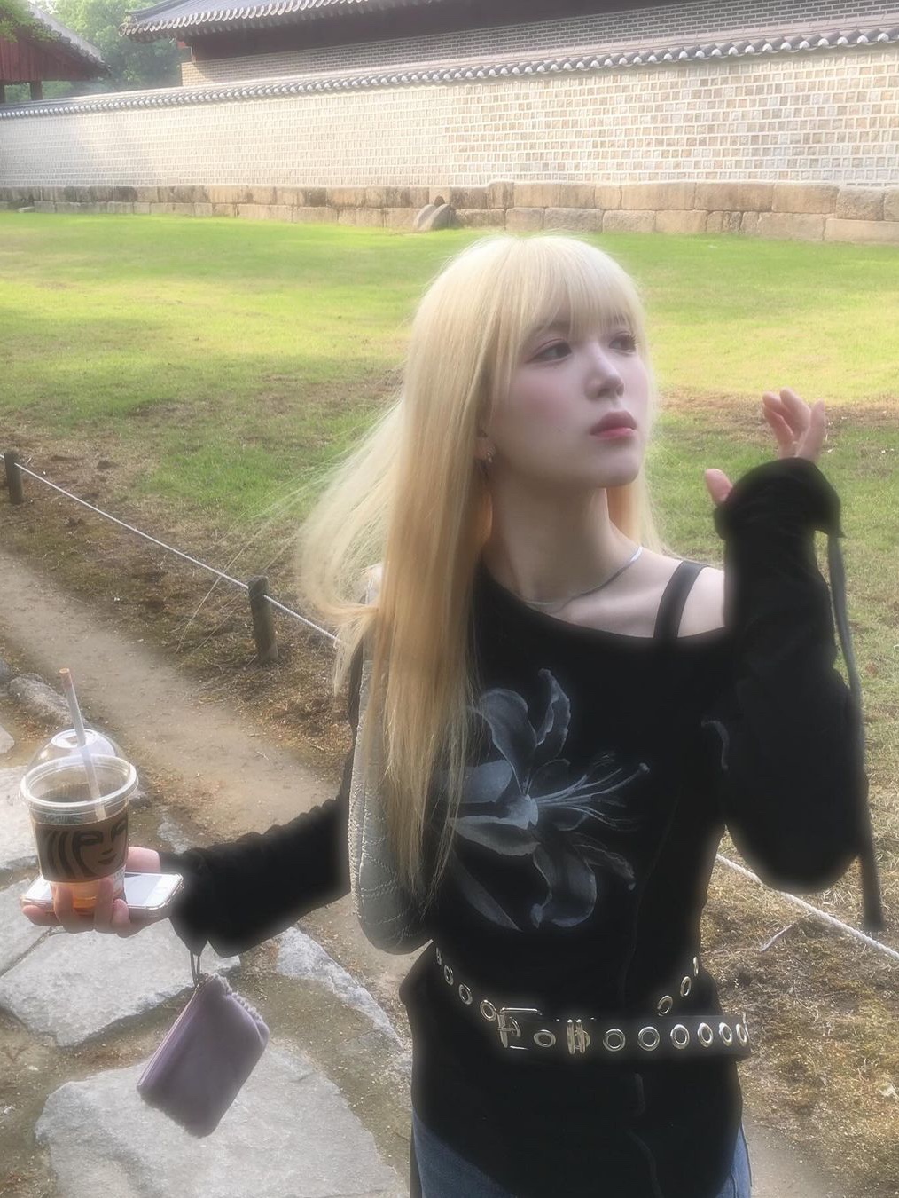 Elfelfelf Archives Women Lily Scarf Top Black, Elfelfelf Archives Women Lily Scarf Top Ivory 착용 스타일