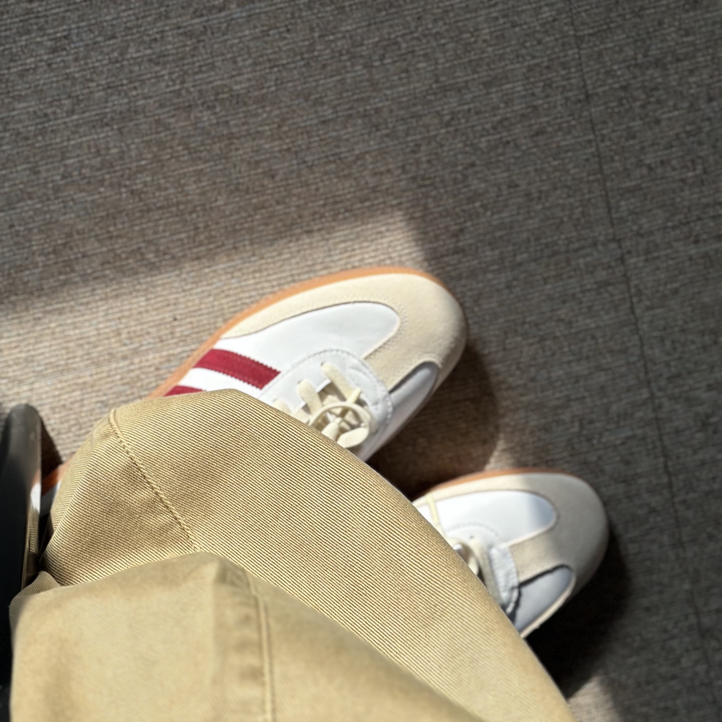 Adidas x Sporty & Rich Samba OG Cloud White Collegiate Burgundy 착용 스타일