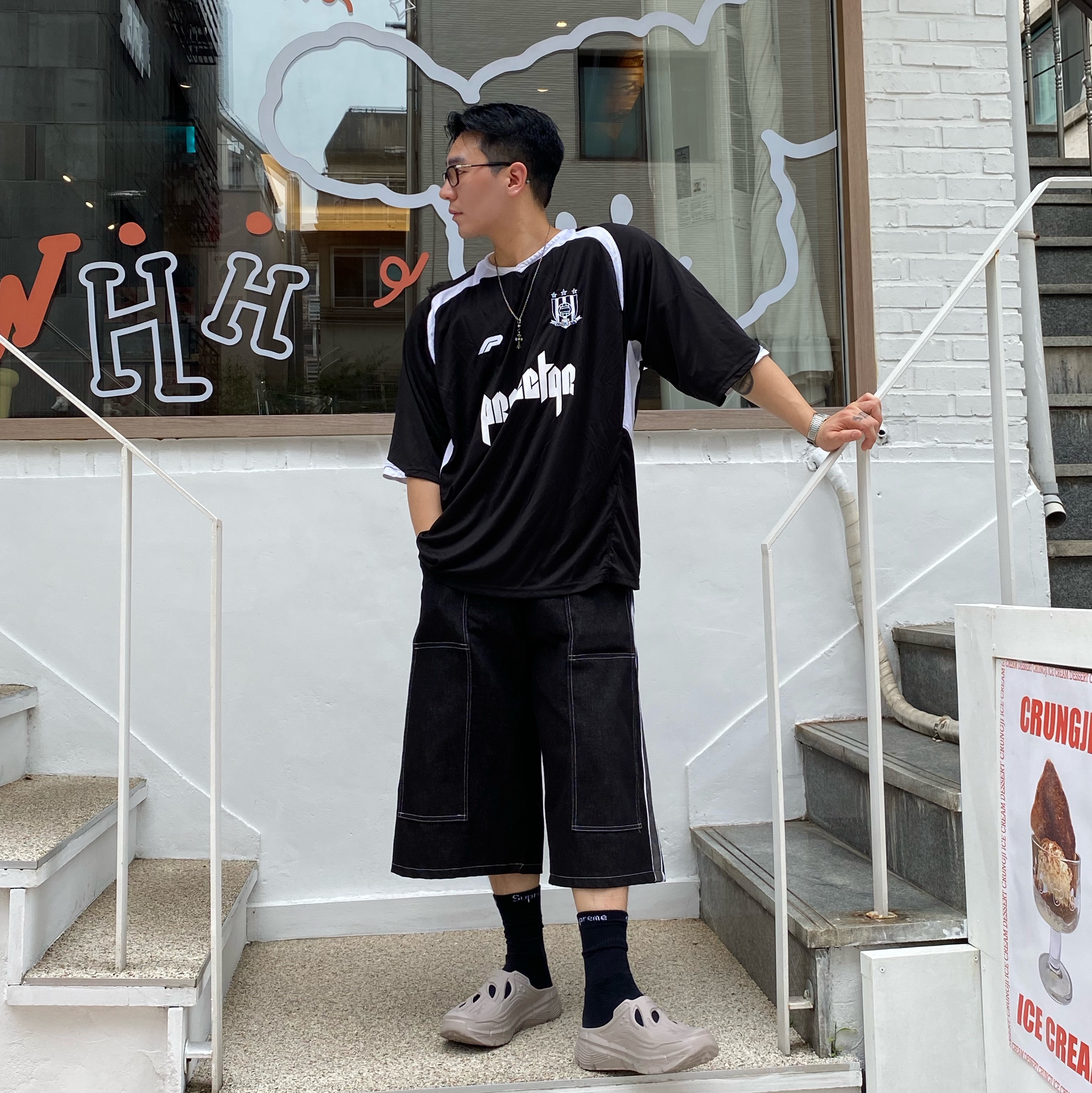 Project G/R Oversized Football Jersey Black, Supreme Hanes Crew Socks Black (4 Pack) 착용 스타일 - 3