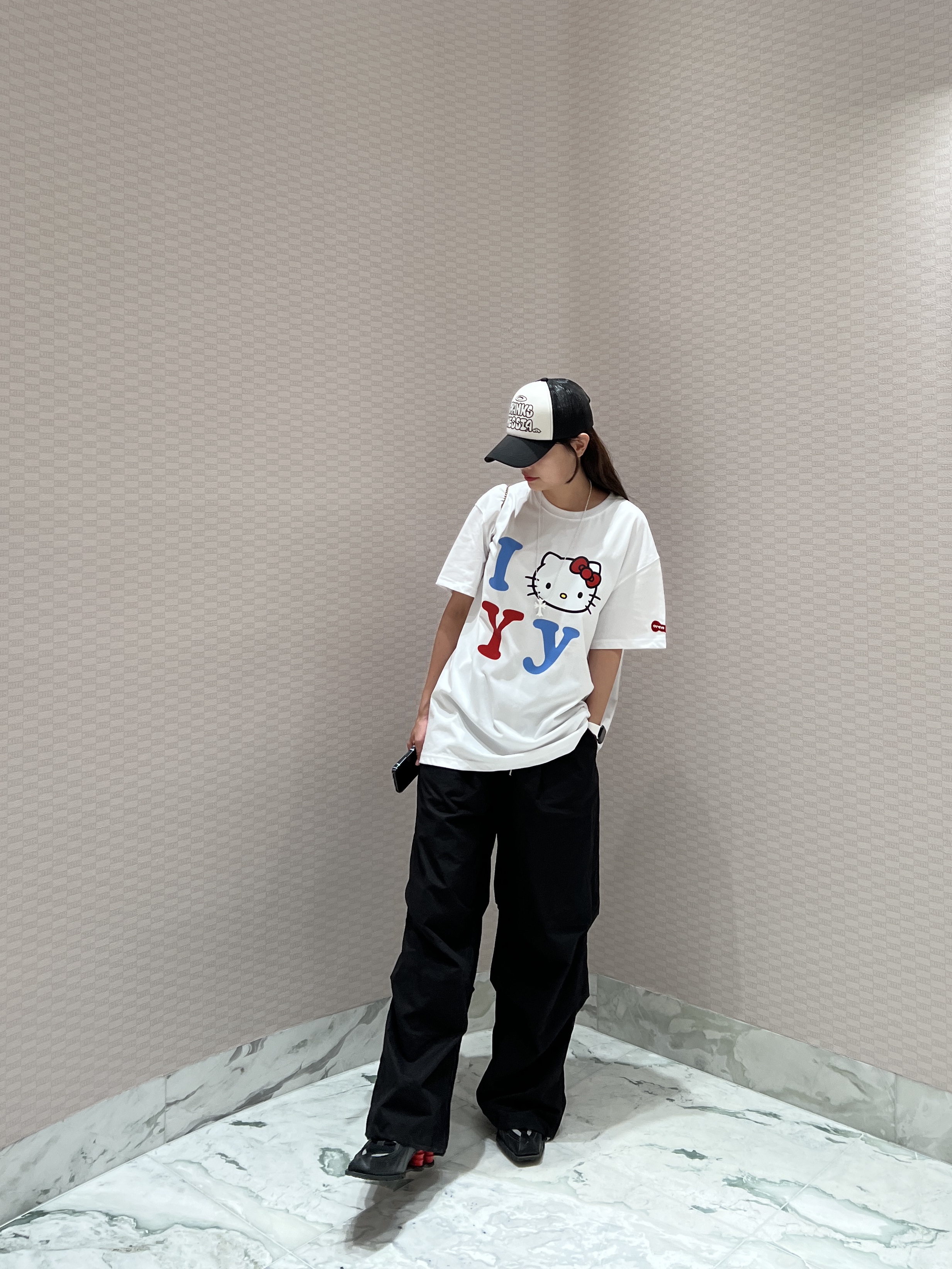 Open Yy x Hello Kitty T-Shirt White, Chrome Hearts Silichrome CH Cross Pendant White 2022/2023 착용 스타일 - 8