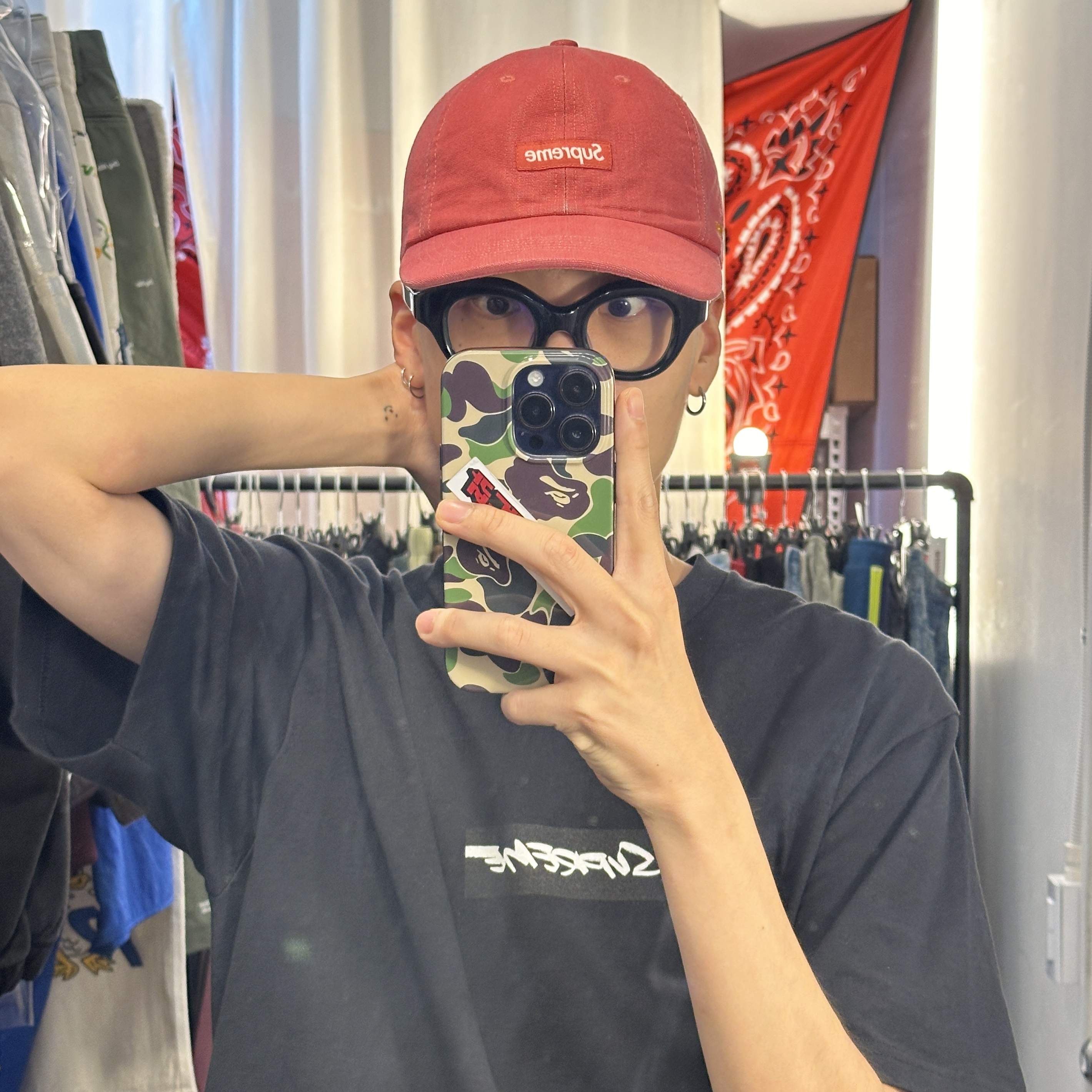 Supreme Futura Box Logo T-Shirt Black - 24SS, Supreme Cordura Denim Small Box 6-Panel Black - 24SS 착용 스타일 - 2