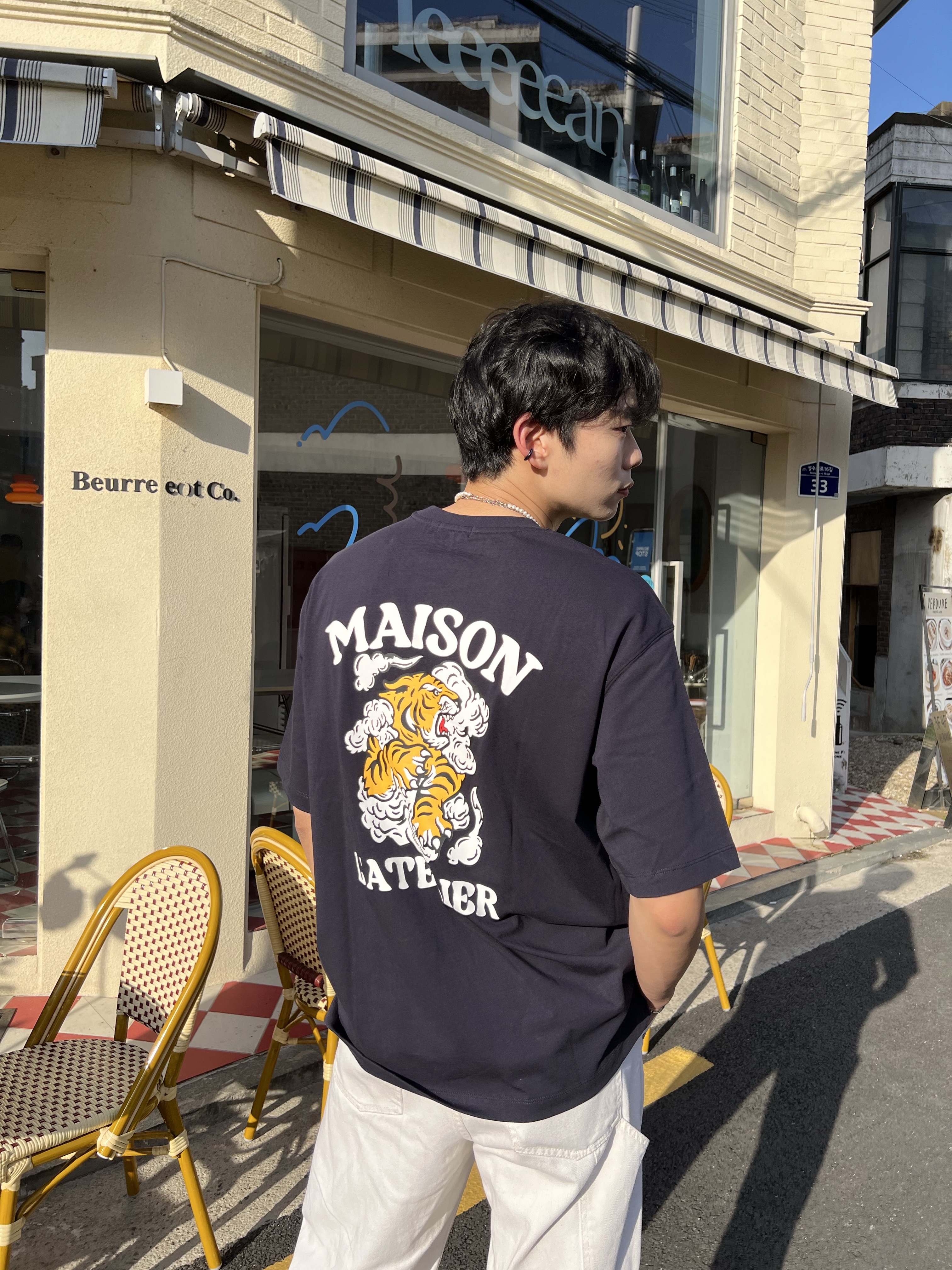 TNGT Semi-Over Fit Tiger Graphics Half T-Shirts Navy 착용 스타일 - 3