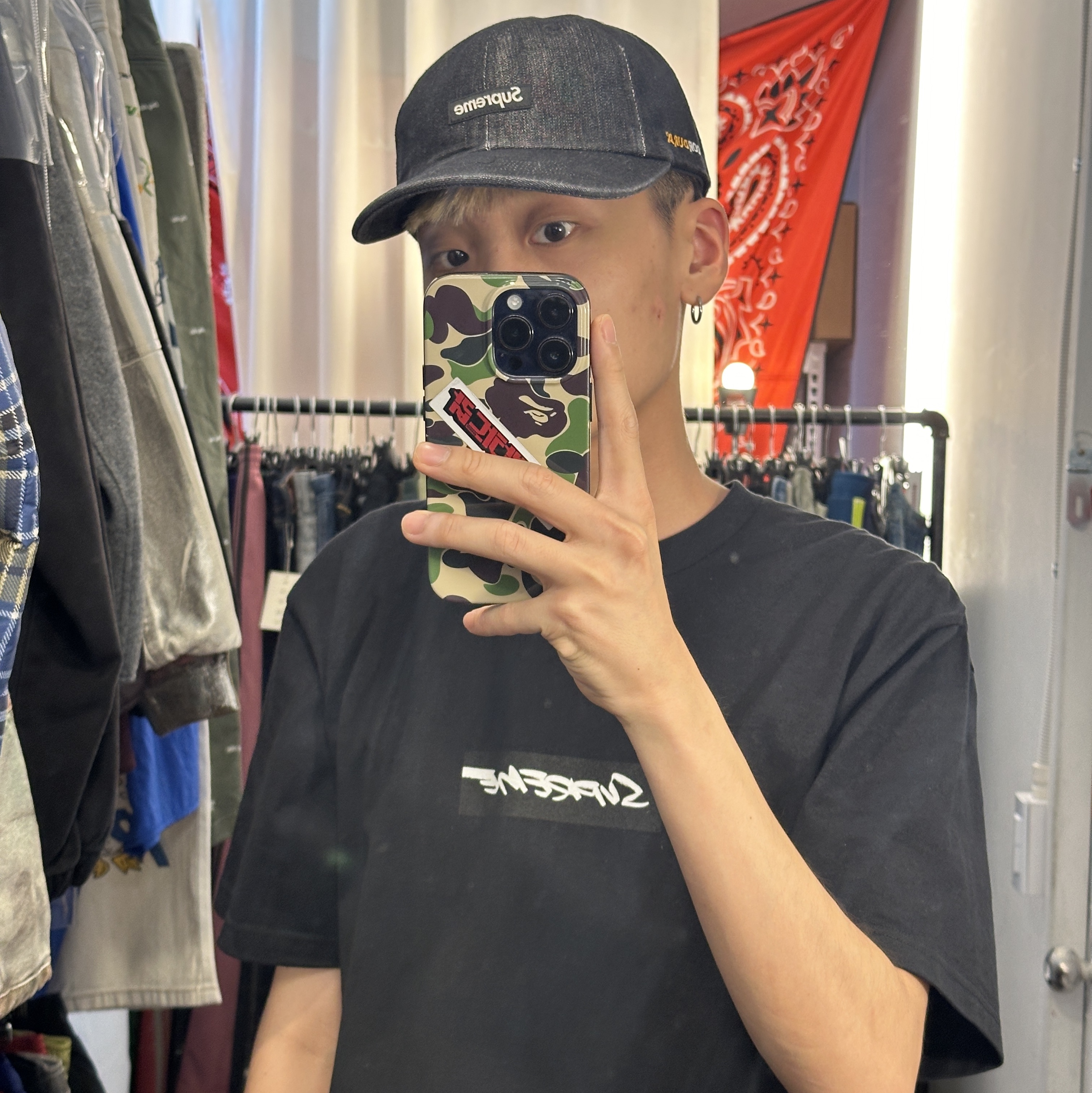 Supreme Futura Box Logo T-Shirt Black - 24SS, Supreme Cordura Denim Small Box 6-Panel Black - 24SS 착용 스타일 - 1