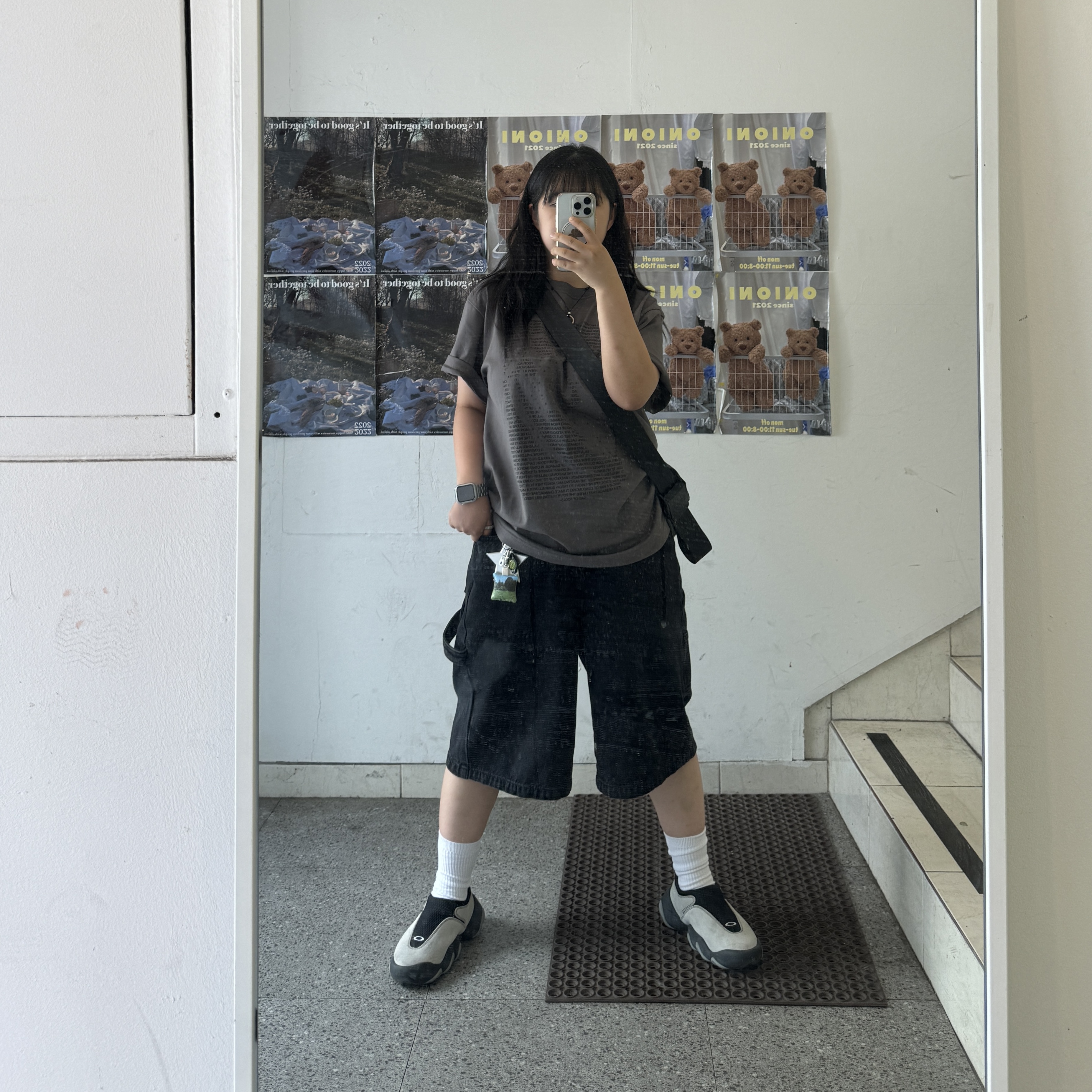 Thevinylhouse Carpenter Denim Shorts Blue, Thevinylhouse Carpenter Denim Shorts Black 착용 스타일