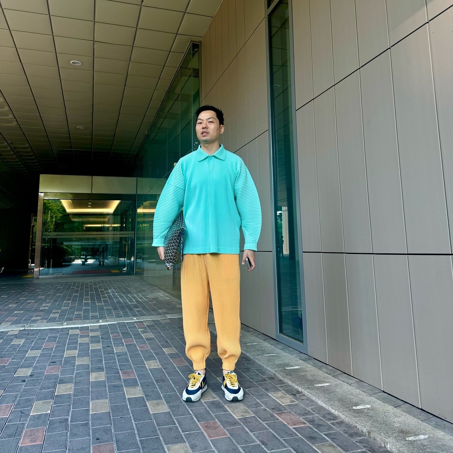 (W) Nike x Undercover Daybreak Obsidian, Homme Plisse Issey Miyake Basics Straight Pants Light Gray 착용 스타일 - 2