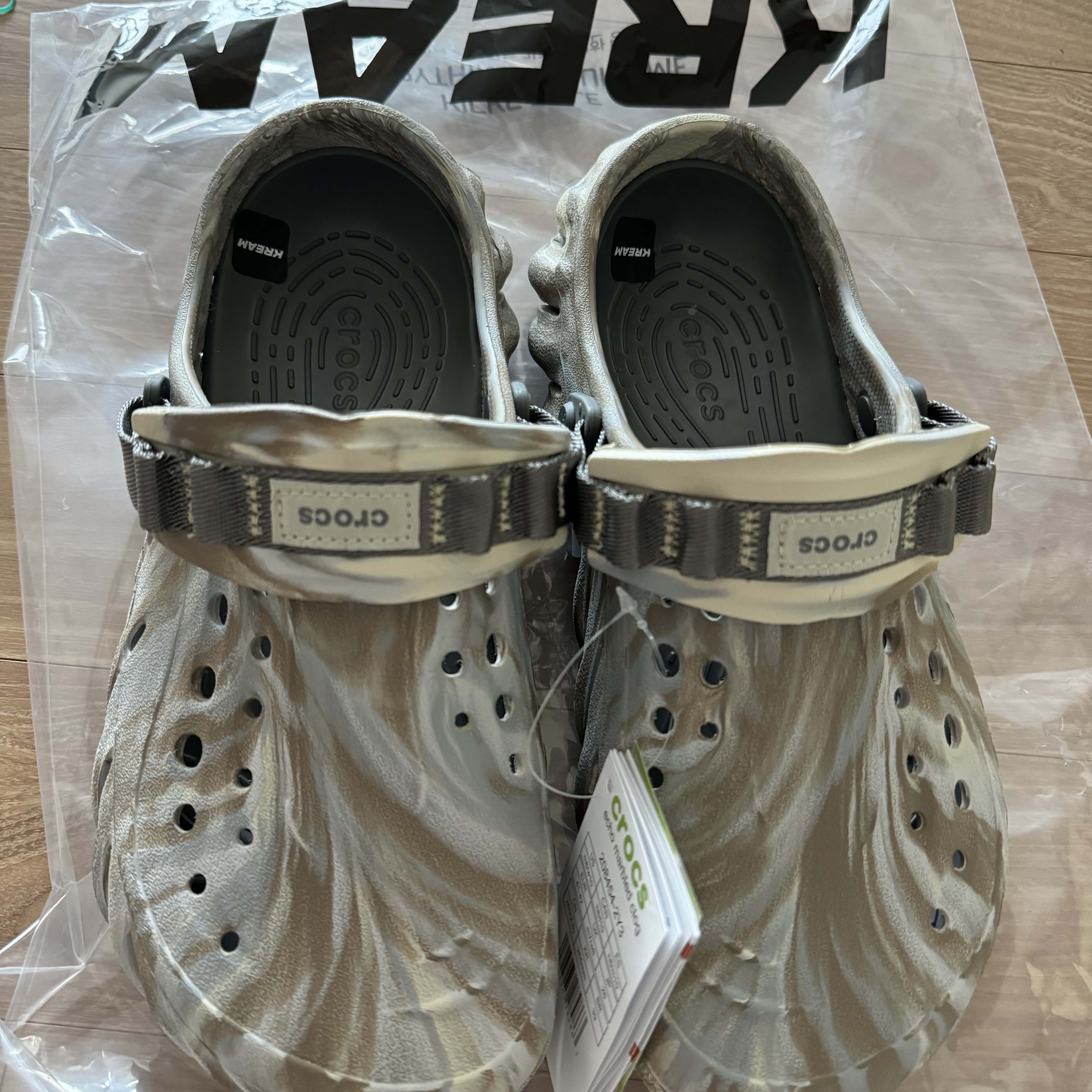 Crocs Echo Marbled Clog Bone Multi 착용 스타일