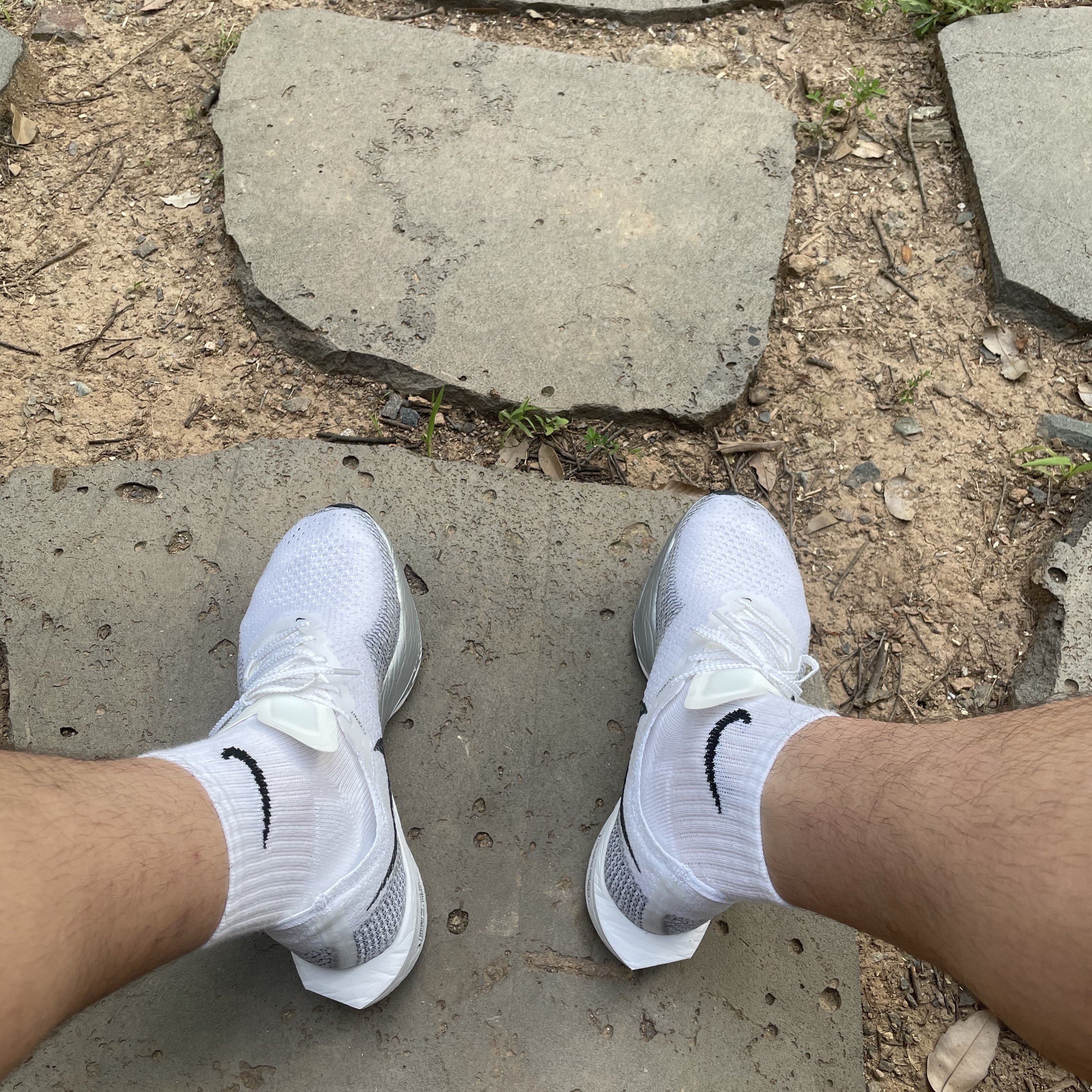 Nike ZoomX Vaporfly Next% 3 White Grey 착용 스타일 - 1