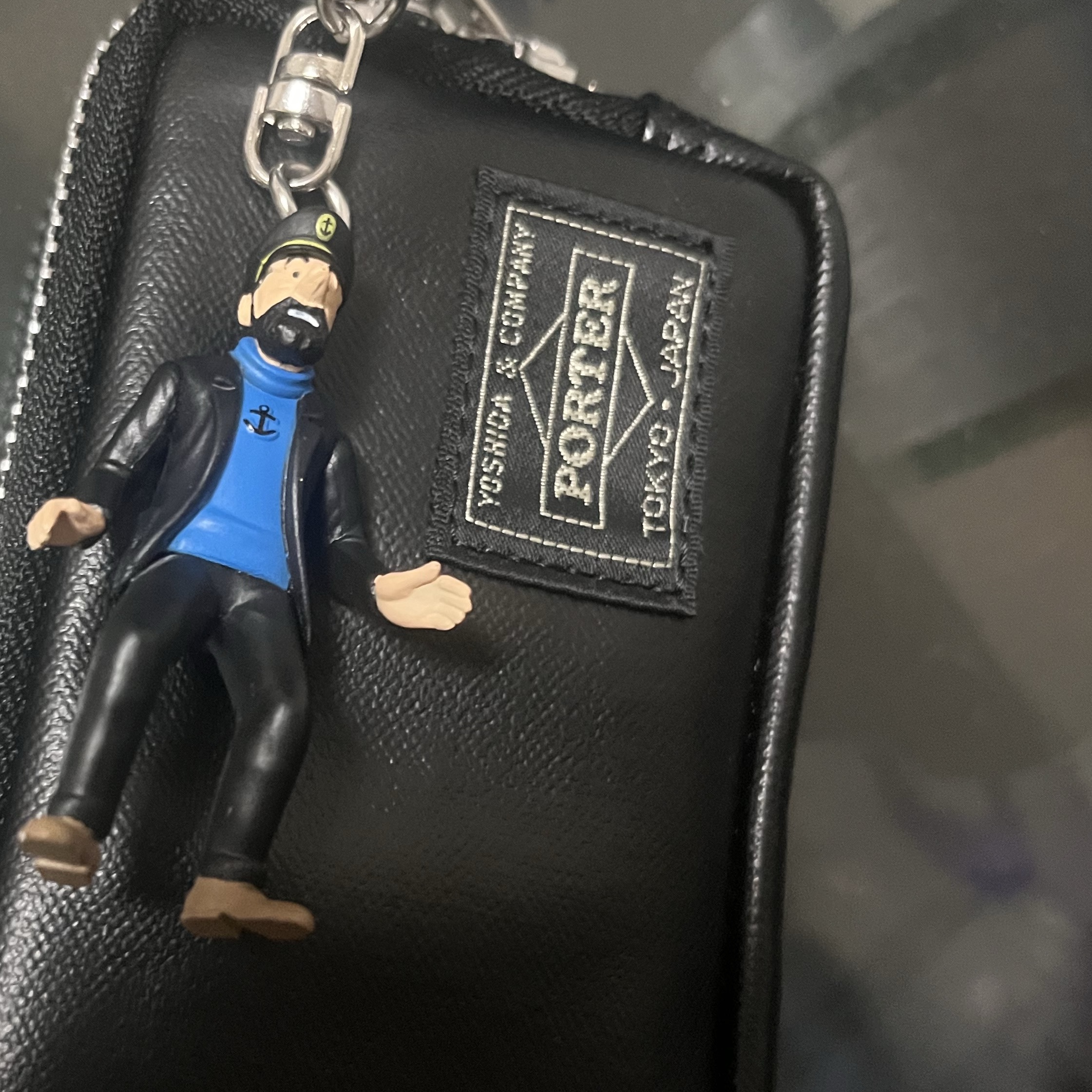 Porter Freestyle Multi Coin Case Black 착용 스타일