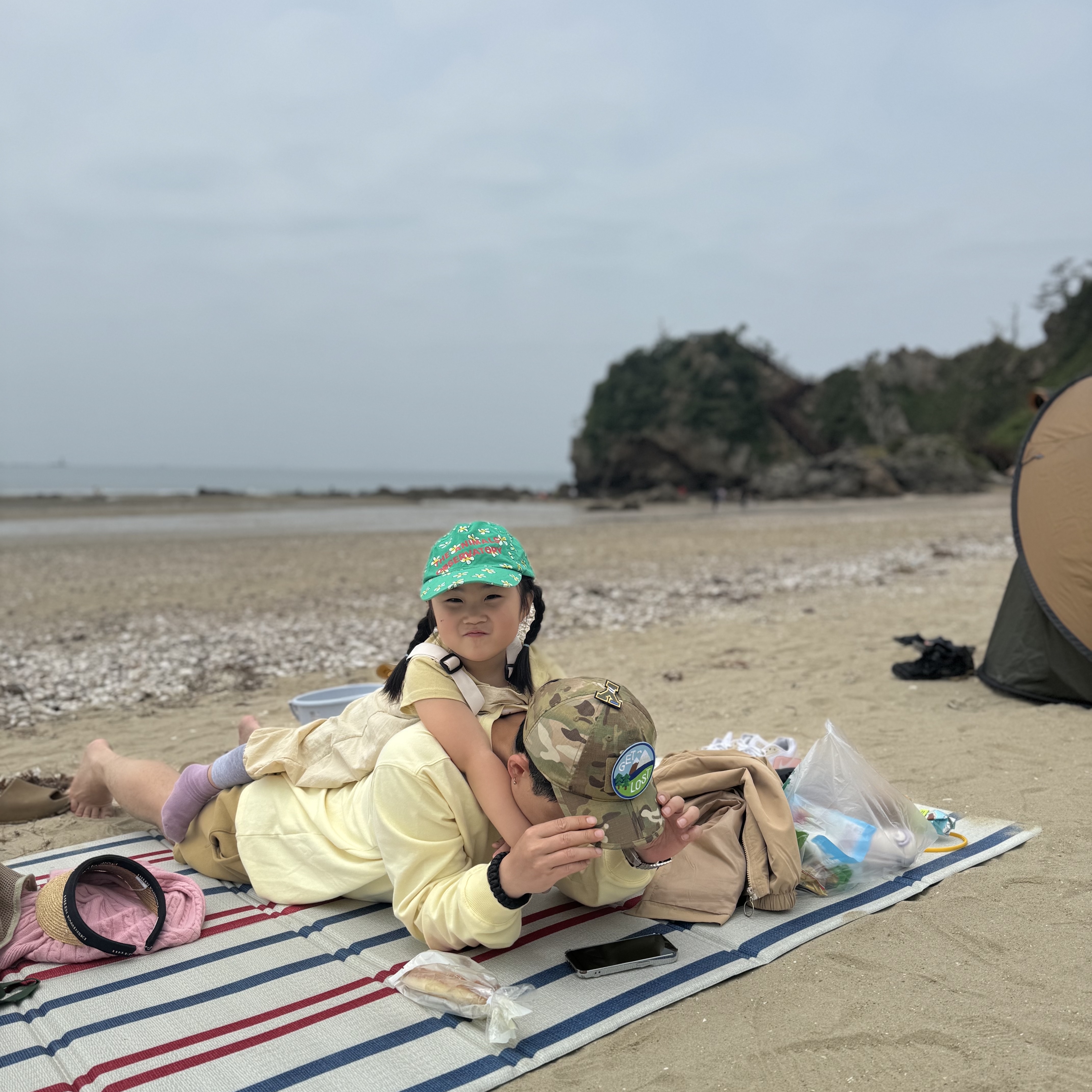 IAB Studio Long Sleeve Lemon, Essentials Sweatshorts Amber - 21FW 착용 스타일