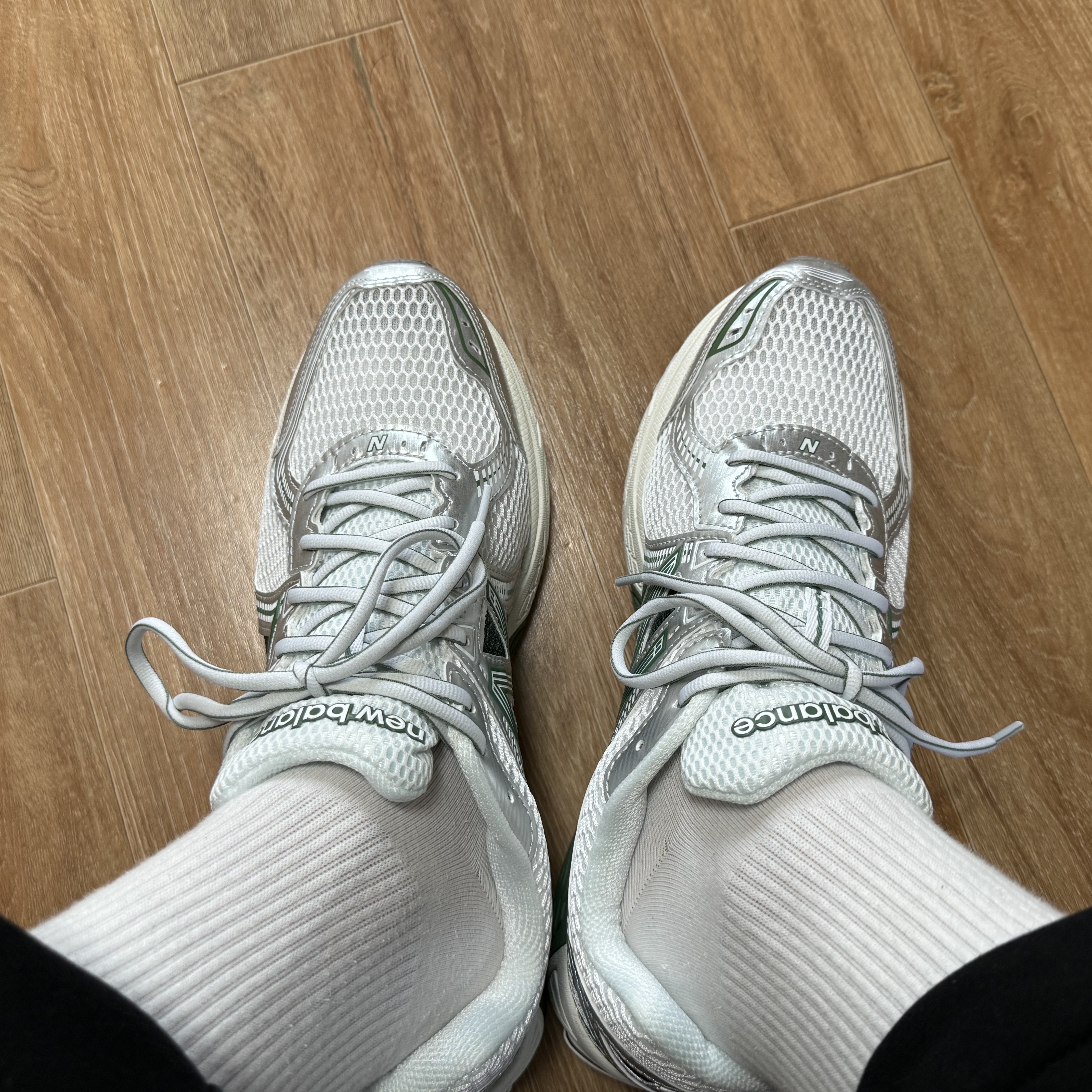 New Balance 860v2 Mallard Green Silver 착용 스타일 - 2