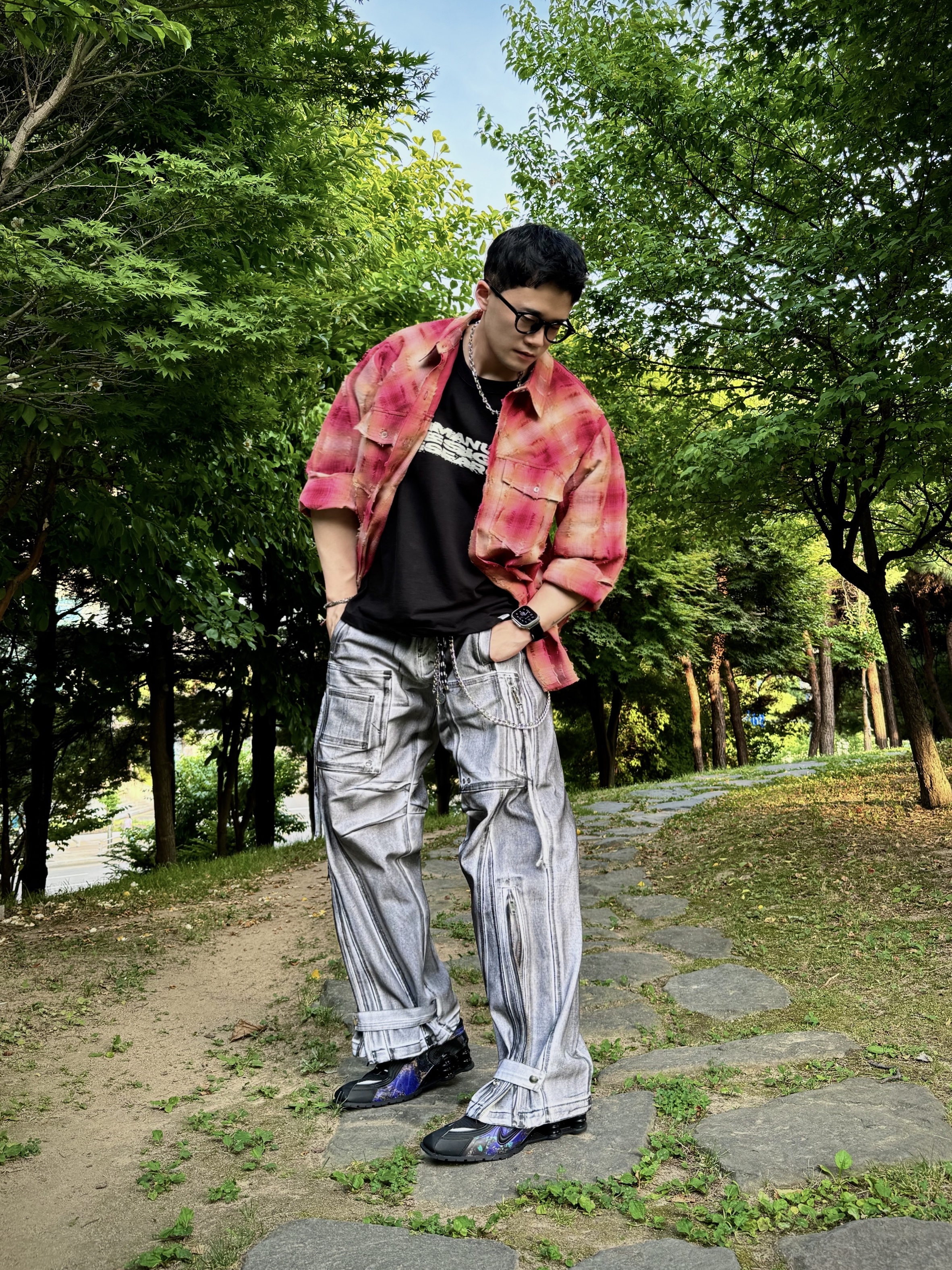 Nike x Martine Rose Shox MR4 Black Multi, (W) Matin Kim Two Pocket Check Shirt Pink 착용 스타일 - 1