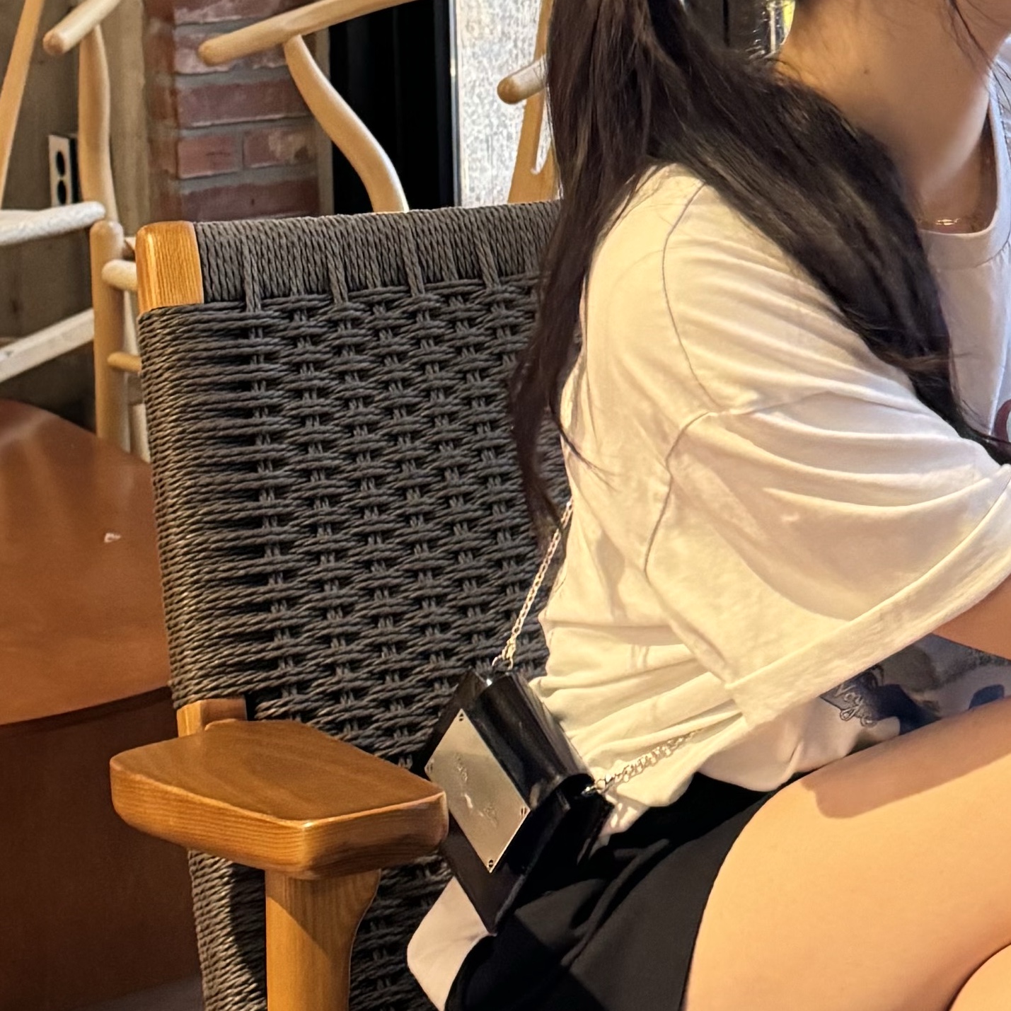 Matin Kim Accordion Jelly Mini Bag Black 착용 스타일
