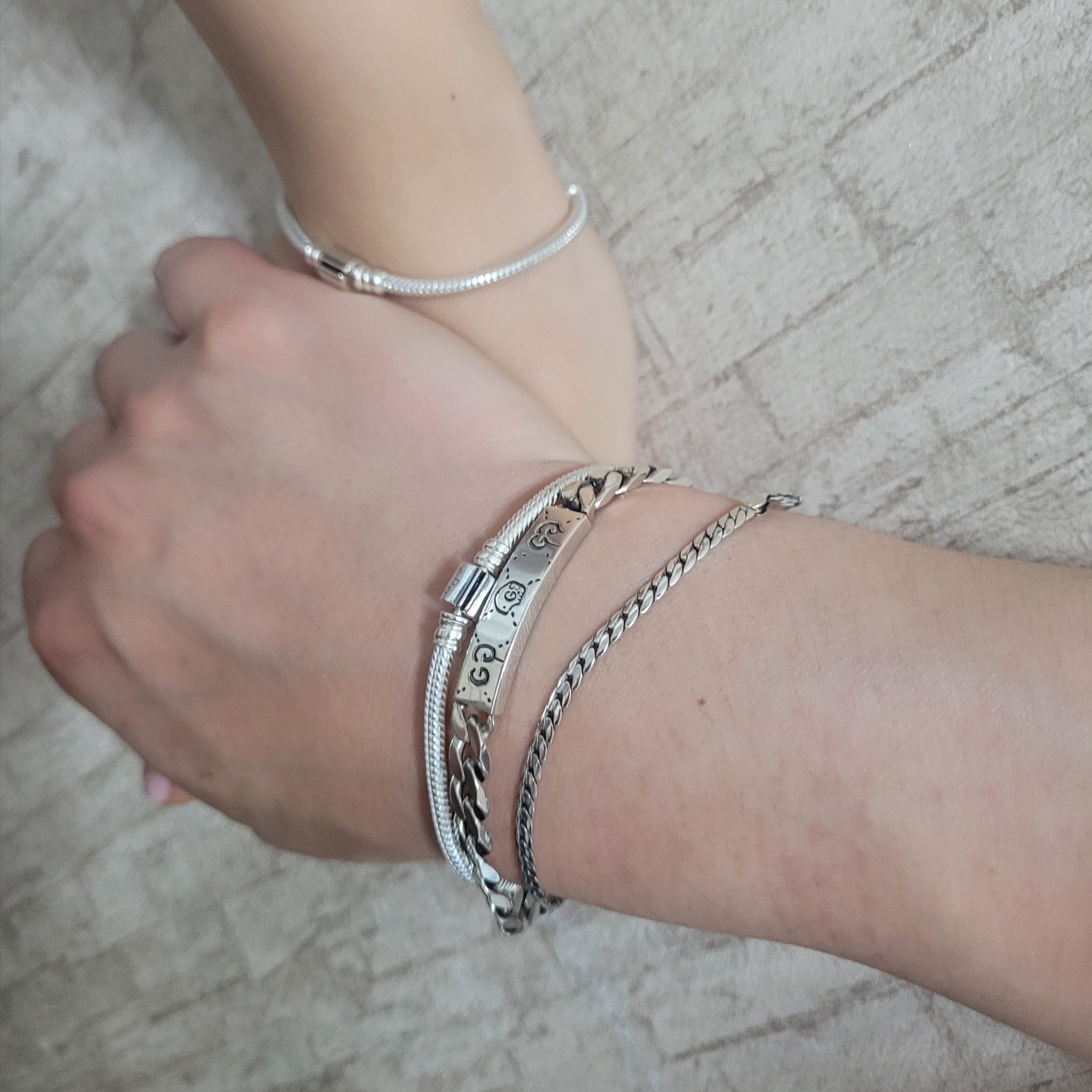(W) Pandora Moments Barrel Clasp Snake Chain Bracelet Sterling Silver, Quarqor #9307 Silver92.5 Bracelet 착용 스타일