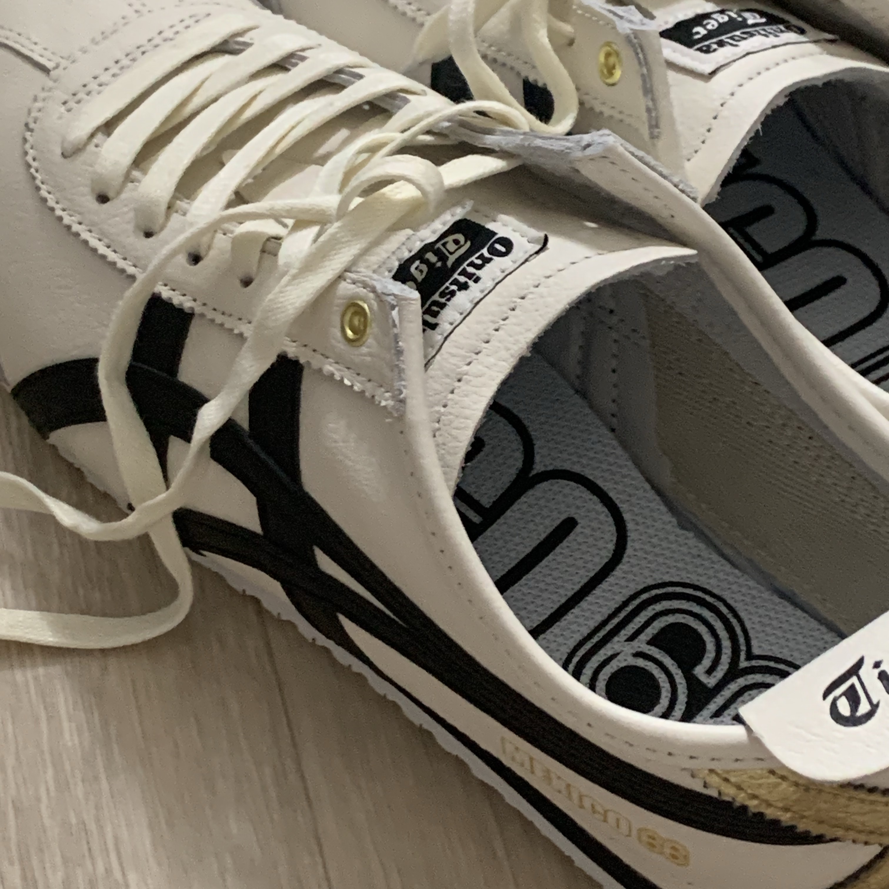 Onitsuka Tiger Mexico 66 Cream Black 착용 스타일 - 3
