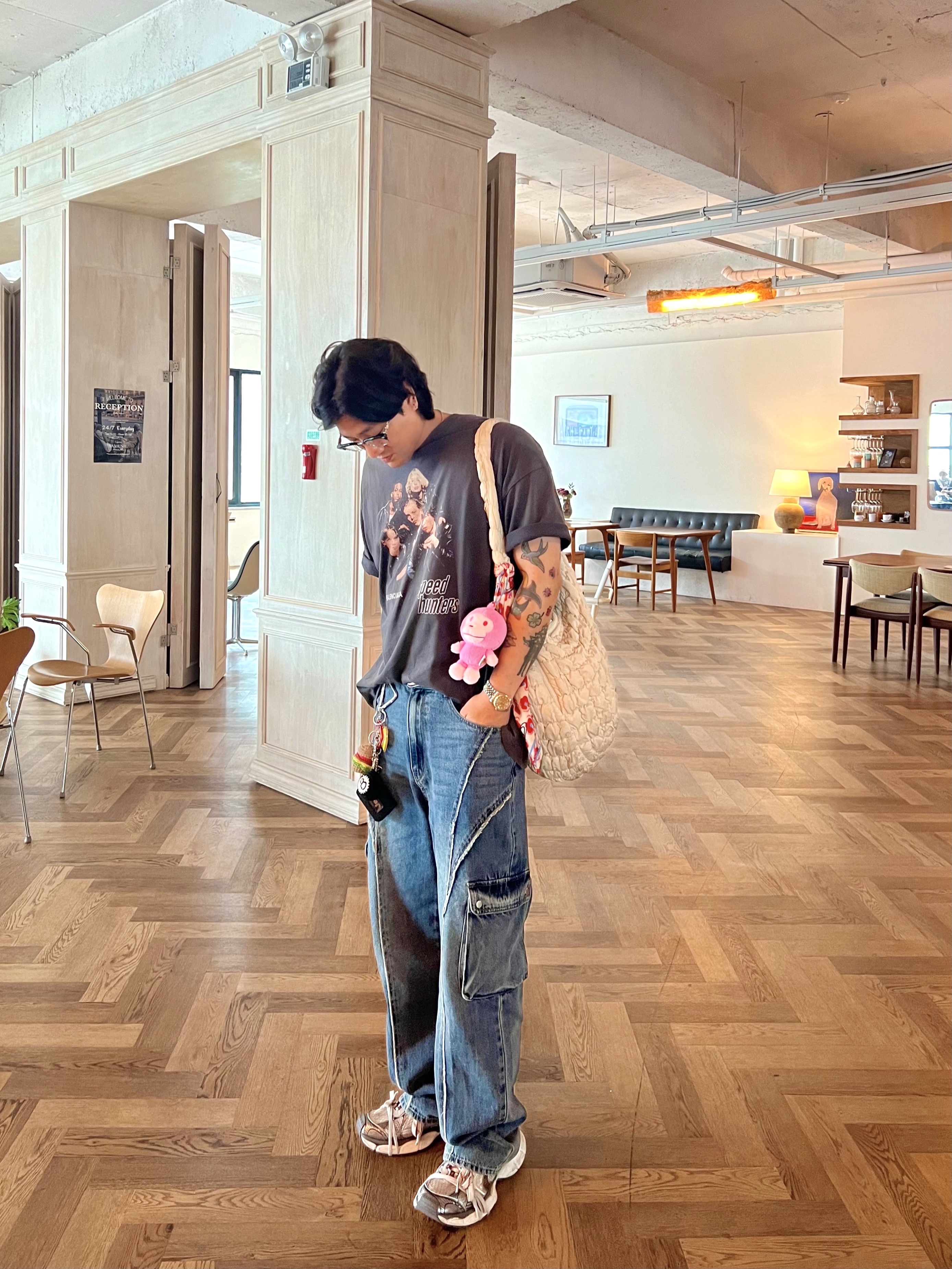 Balenciaga 3XL Sneakers Grey White Red, BAPE Baby Milo Plush Doll Keychain Light Pink 착용 스타일