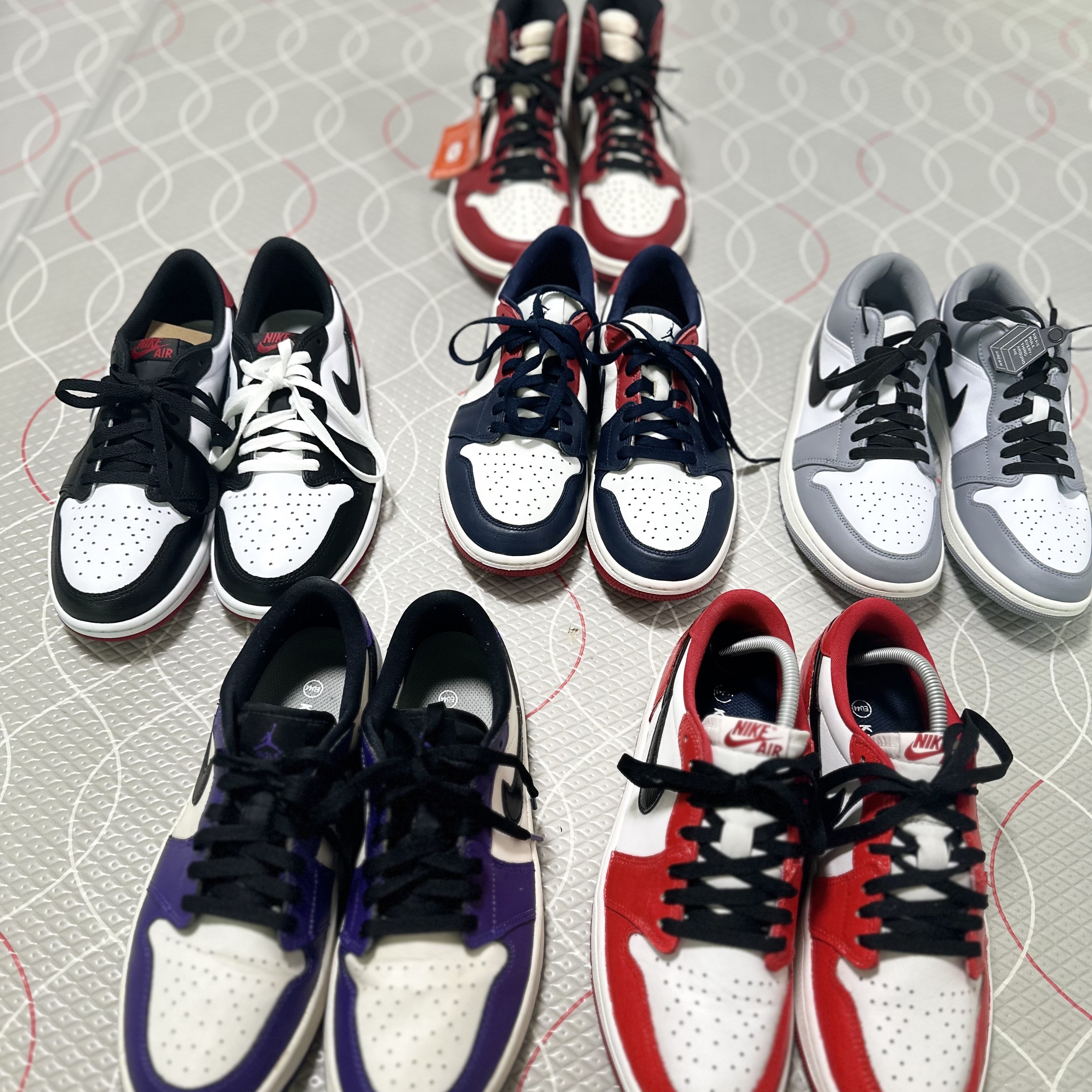 Jordan 1 Low Stealth and White 착용 스타일