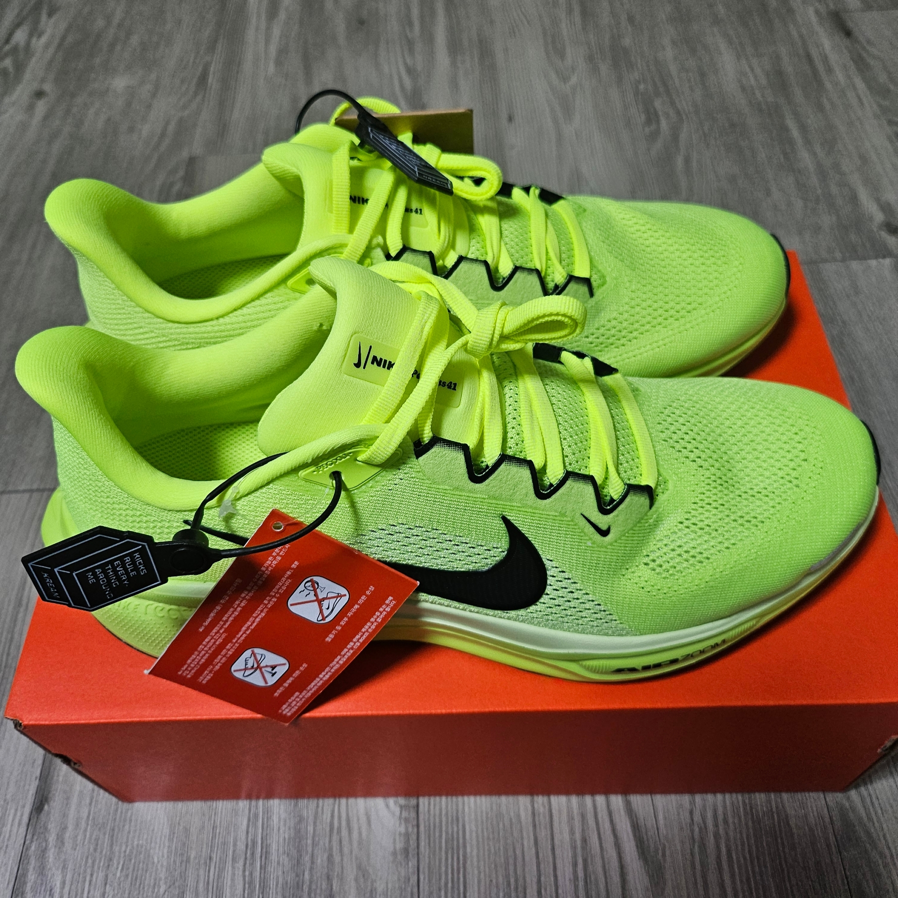 Nike Air Zoom Pegasus 41 Volt Barely Volt 착용 스타일