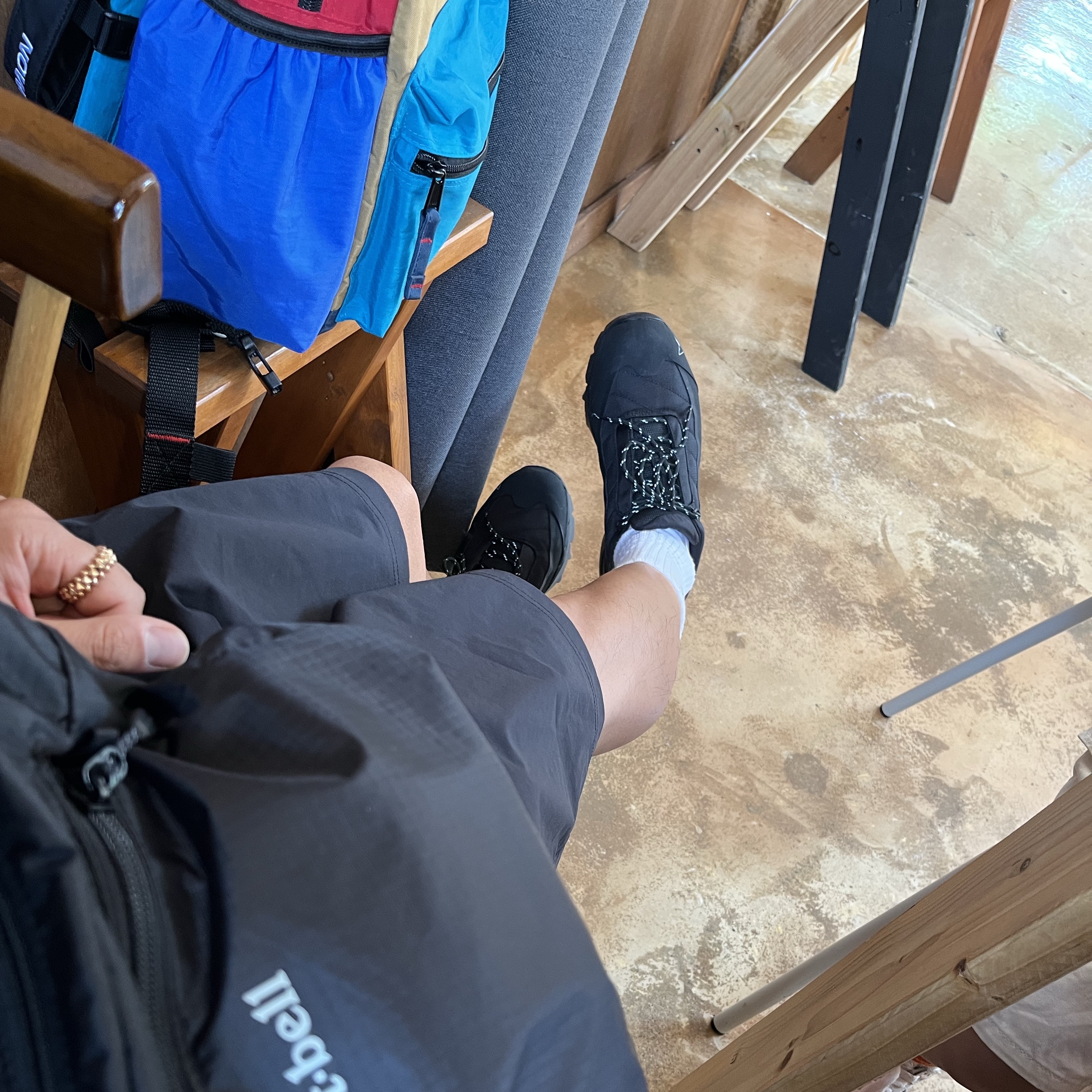 Roa Hiking Katharina Black, Montbell Pocketable Light Shoulder Bag Small Black 착용 스타일