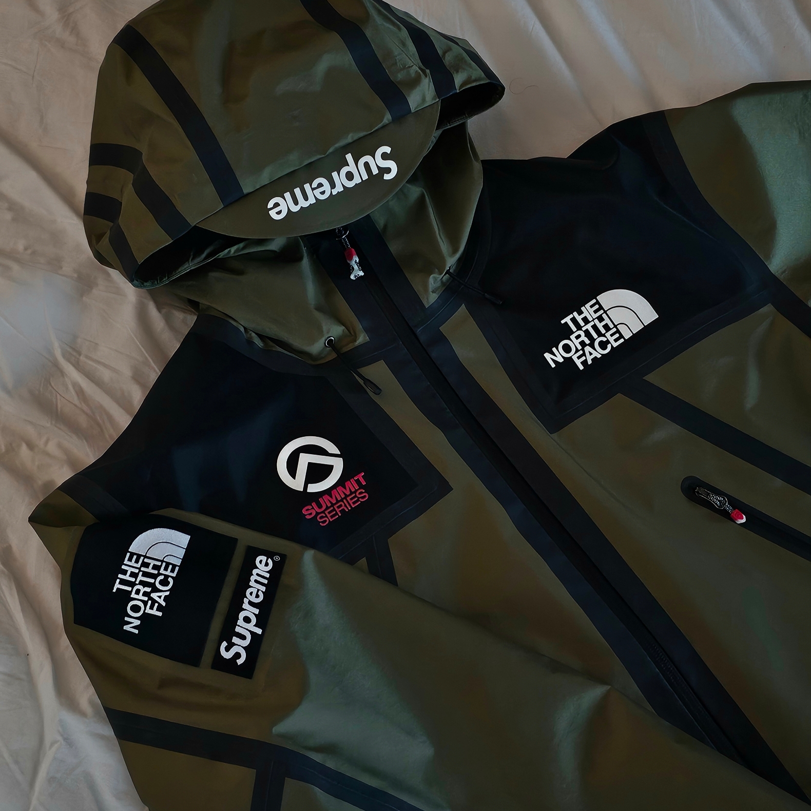 Supreme x The North Face Summit Series Outer Tape Seam Jacket Olive - 21SS 착용 스타일