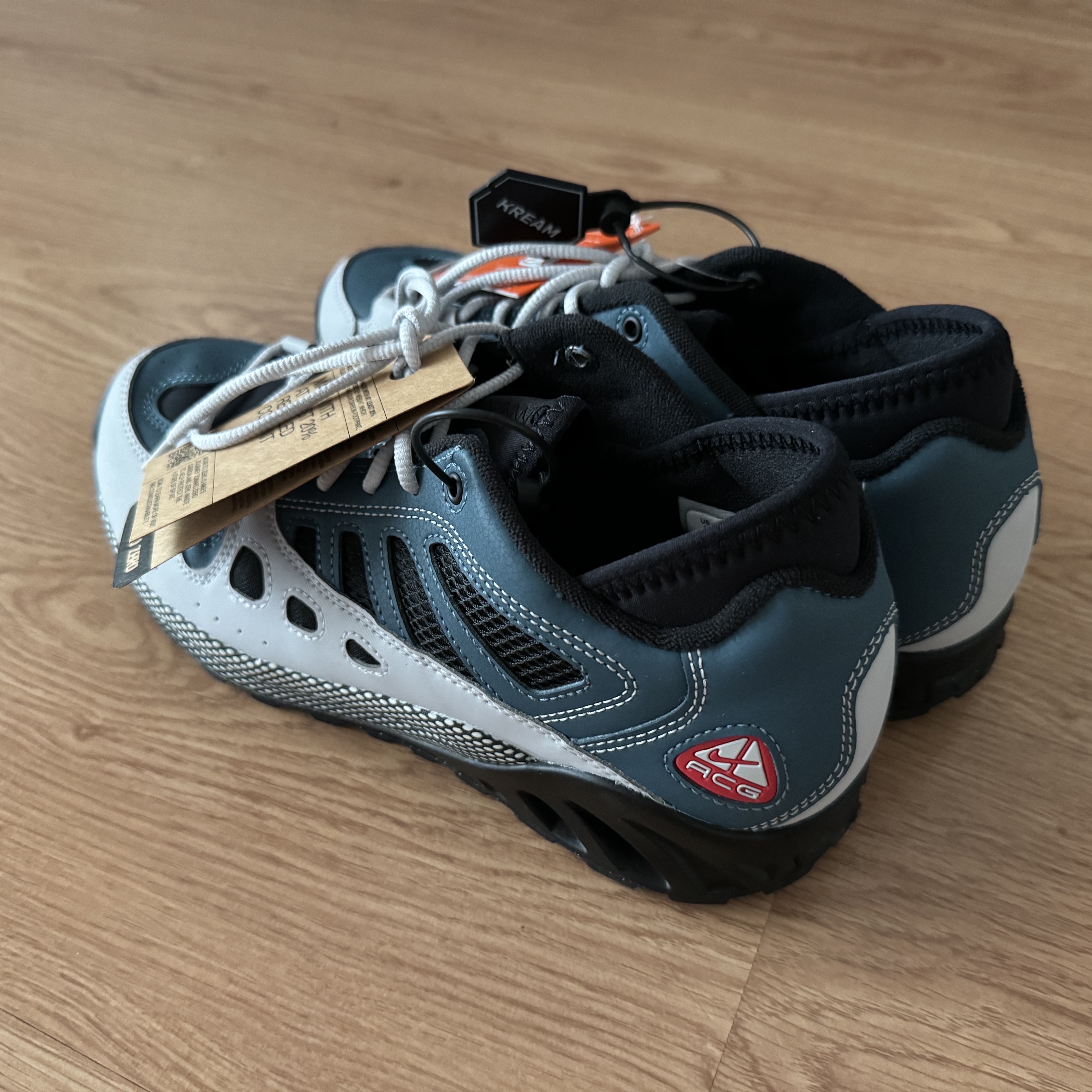 Nike ACG Air Exploraid Neutral Grey and Ash Green 착용 스타일 - 1
