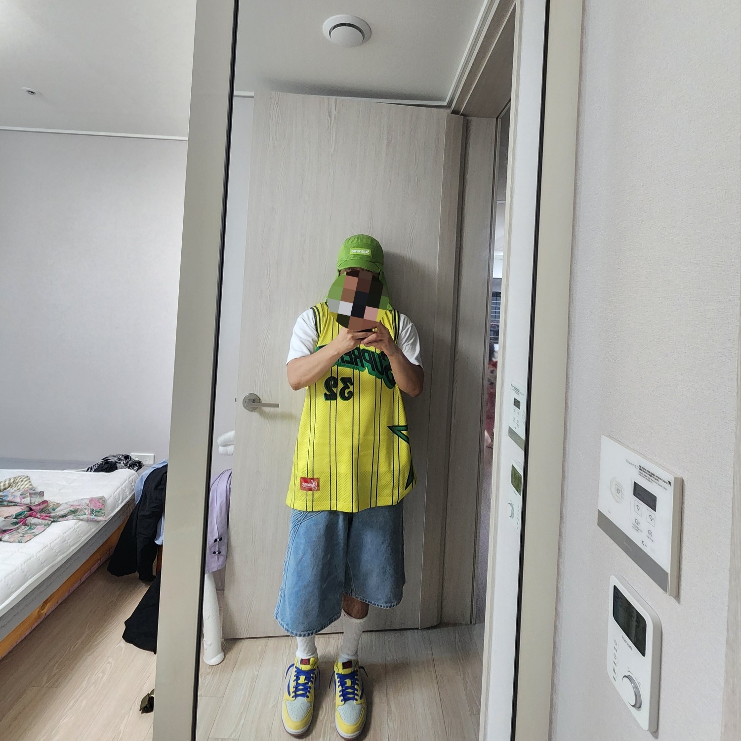 Supreme Star Basketball Jersey Yellow - 24SS, Supreme Coated Denim Camp Cap Black - 24SS 착용 스타일 - 5