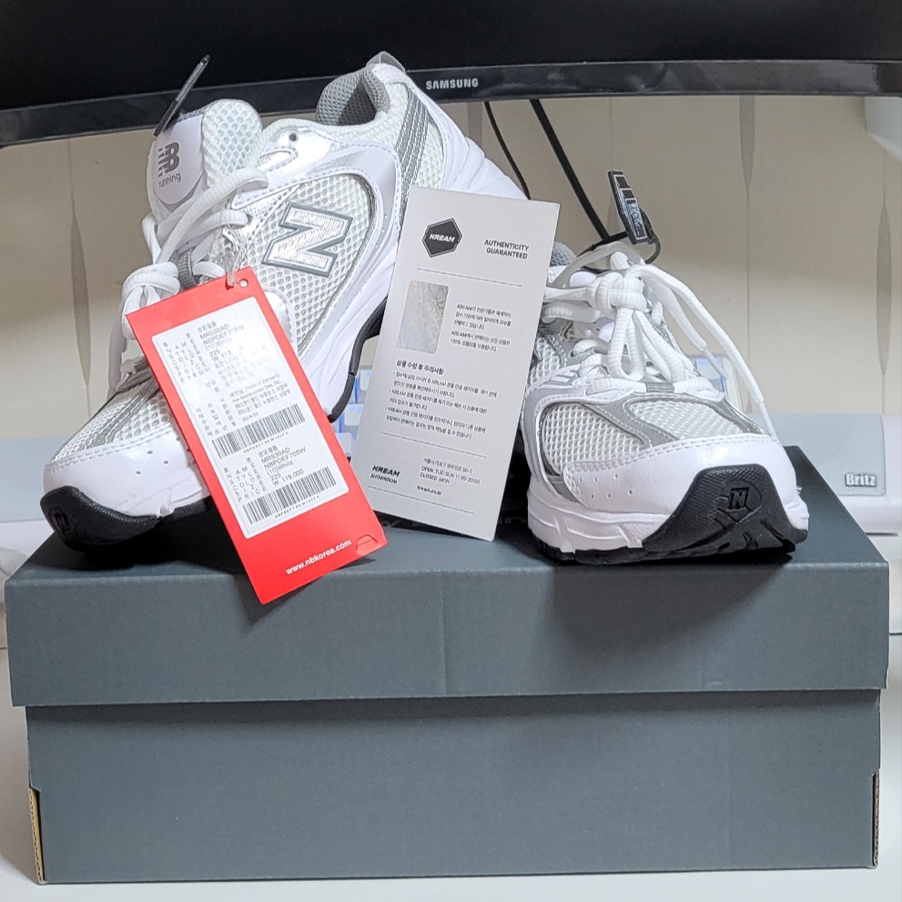 New Balance 530 White Silver 착용 스타일